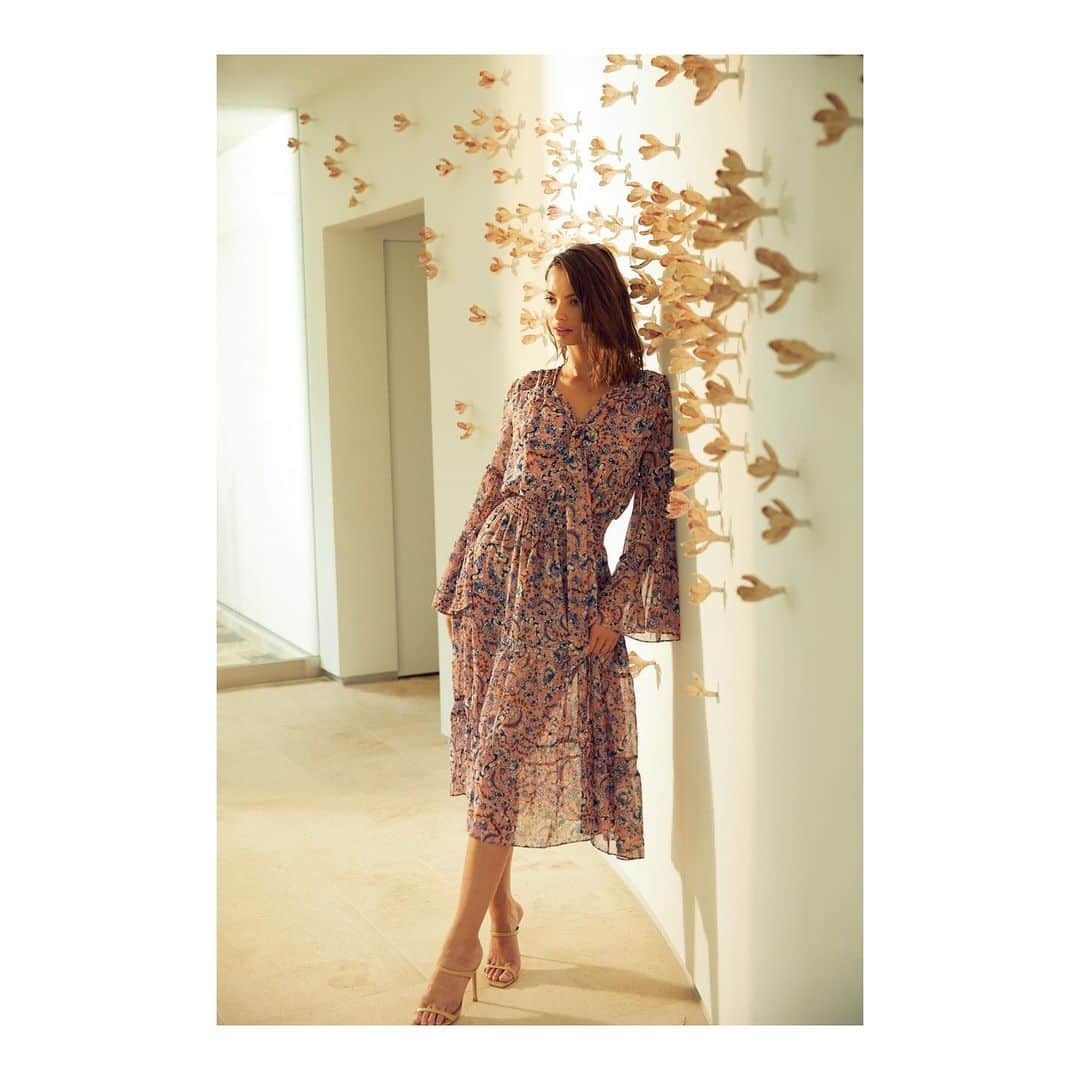 ティーバッグスのインスタグラム：「Petal chic ✨ Our best-selling Celeste dress. #MISAworld」