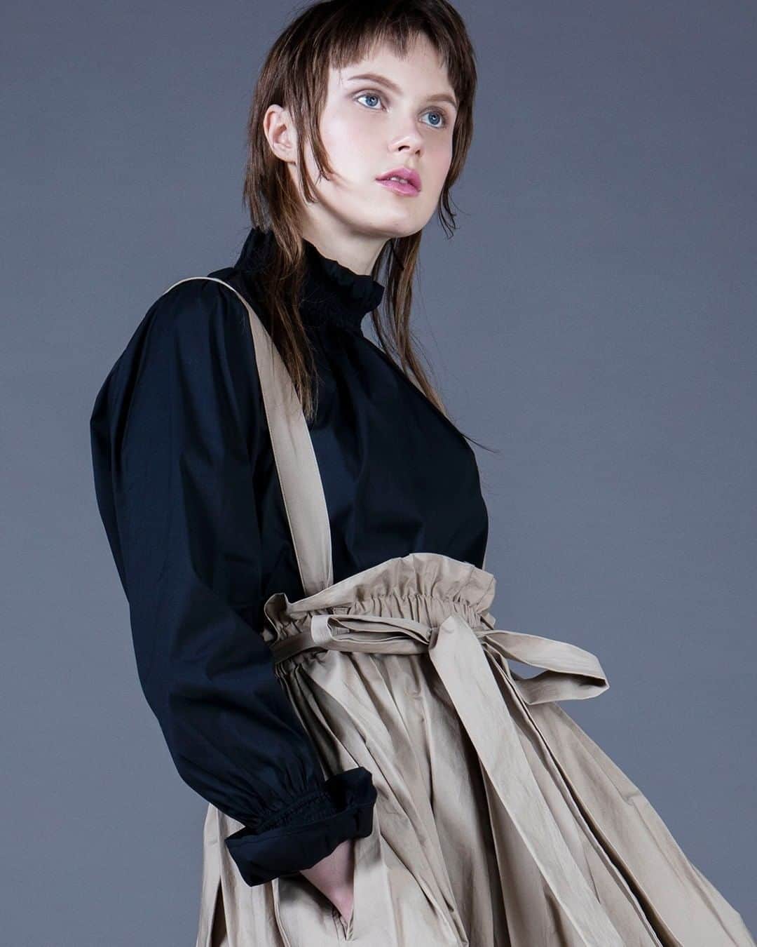 Double Standard Clothingのインスタグラム：「. NEW ARRIVAL . [TOPS] DSC / LAZER BROAD RG ブラウス price. ￥15,000(+tax) color. オフ/サックス/ブラック size. F . 前後にギャザーを入れトレンドの袖ボリュームが 今っぽいブラウス。無地だけどインパクトがあるので デニムなどでカジュアルに着てもサマになる1枚です。 ------------------------------------------- #doublestandardclothing #tokyo #DSC #nightstore #fashion #ootd」