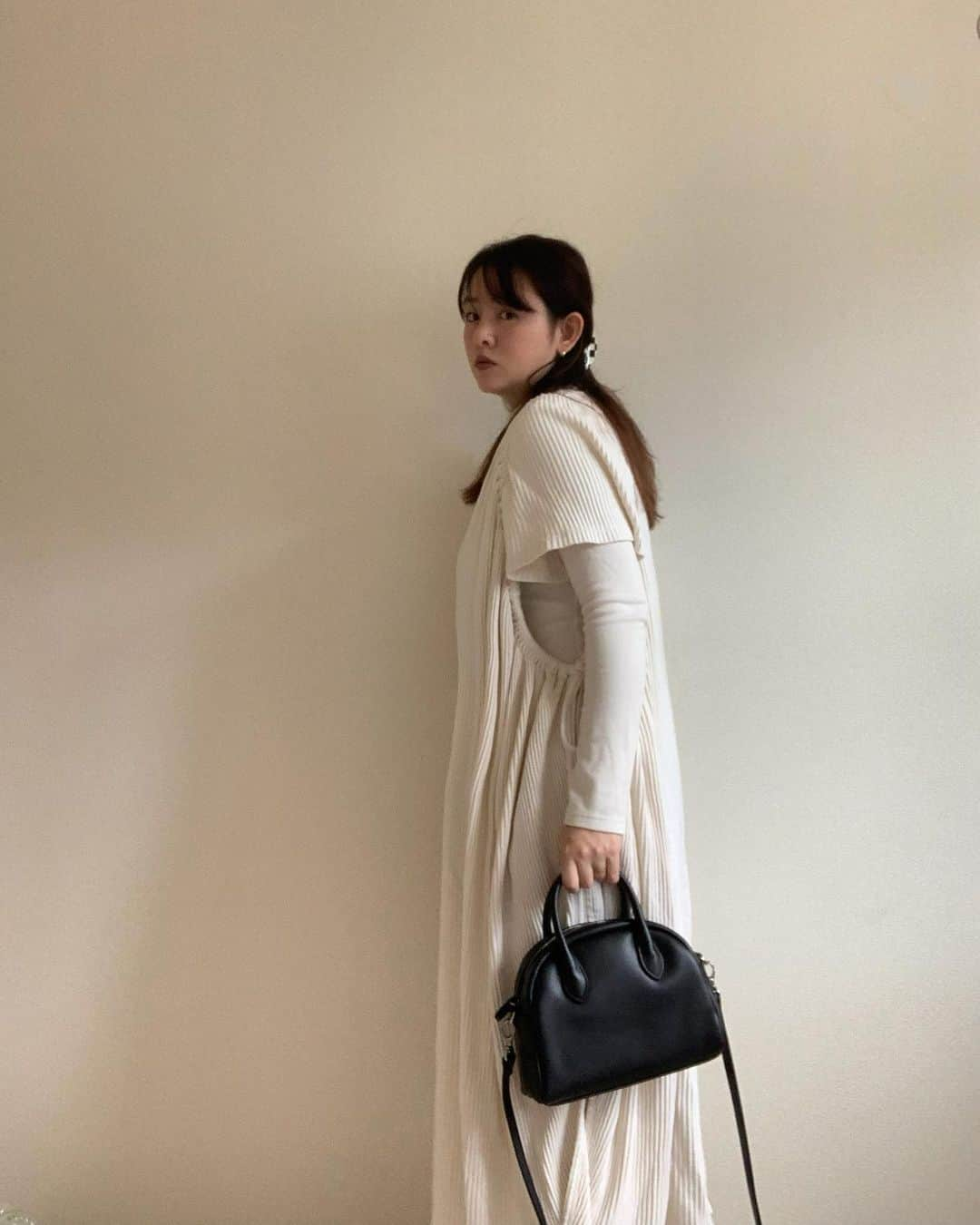 菅谷梨沙子さんのインスタグラム写真 - (菅谷梨沙子Instagram)「@efole_official のミニボストンバッグ👝 普段はリュックが多いけど、ベビーカーで外出する時はこういうショルダーバッグを持ちます。 お財布、スマホはもちろん、子供のお菓子とかおもちゃも入ってかなり便利！  今日限定で2000円OFFクーポンが使えるみたいですよ〜◎」2月26日 12時07分 - risako_sugaya