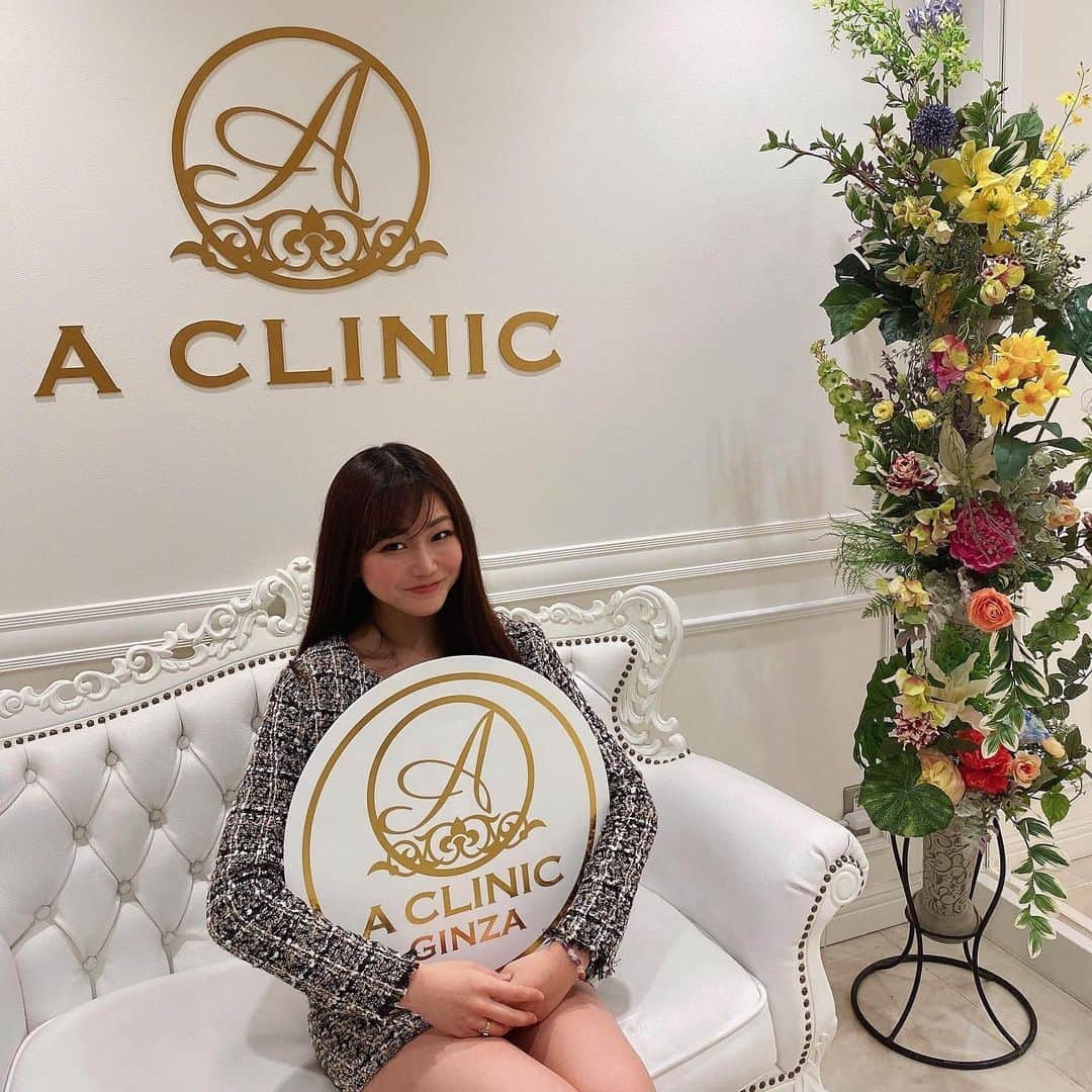 のインスタグラム：「#aclinic 山田哲雄先生( @a_clinic_ginza )にAスレッドしてもらいました😭 カウンセリングから親身になってくださり、 とっても気さくで安心しました😭 クリニックの方々もすごく皆さん 優しくて、緊張しなかったのは本当にありがたかったです。 施術時間はあっという間でした✨ ずっと気になっていた顎から頬横のお肉が引き上がって 丸顔が逆三角に近づきました！ 山田先生にすすめていただいた 眉下リフトかなり興味ありです🙇‍♀️. . . .  #aスレッド #aclinic #aclinic銀座 #aclinic横浜 #aクリニック #美容 #小顔 #美肌 #リフトアップ #糸リフト #美容外科 #美容皮膚科 #美容クリニック #山田哲雄. . . .」
