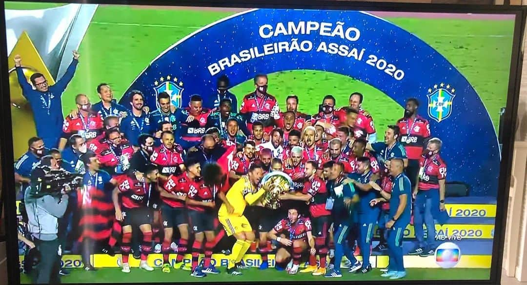 ジーコさんのインスタグラム写真 - (ジーコInstagram)「Parabéns C.R.do Flamengo pelo por mais um titulo brasileiro. Diretoria,Comissão Tecnica,Jogadores e torcida, parabéns pois em conquistas sempre cada um da sua contribuição. Que venham outras conquistas.」2月26日 12時09分 - zico