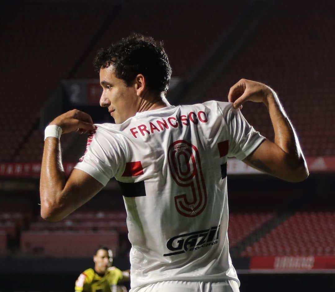 São Paulo FCさんのインスタグラム写真 - (São Paulo FCInstagram)「Linda homenagem para o avô Francisco, @pablofelipe92 ❤️  📸 Rubens Chiri / saopaulofc.net」2月26日 12時10分 - saopaulofc