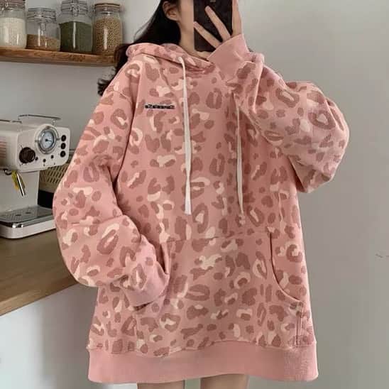 THE PINK CLOSETのインスタグラム：「ビッグサイズレオパードフーディpk0548  ¥ 5,000  オーバーサイズで一枚でも着こなせる豹柄パーカーです❤︎  color pink / blue / brown」