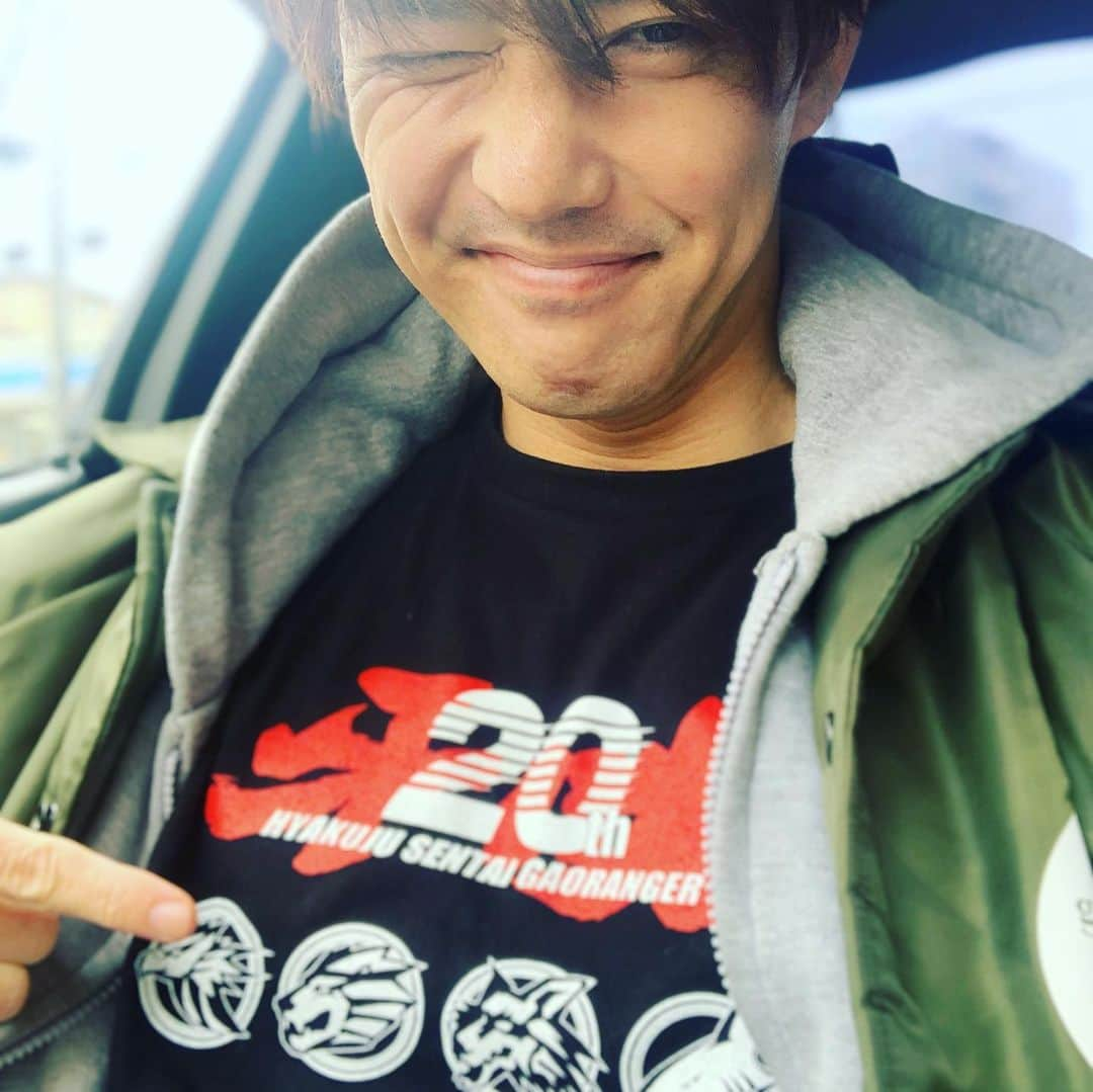 金子昇さんのインスタグラム写真 - (金子昇Instagram)「ガオレンジャー20周年記念Ｔシャツ^_^  #ガオレンジャー #20周年記念Ｔシャツ #バンダイ #金子昇 #ガオレッド #フライング気味^_^ #カネコトバ #みなさんのおかげです」2月26日 12時14分 - noboru_kaneko_official