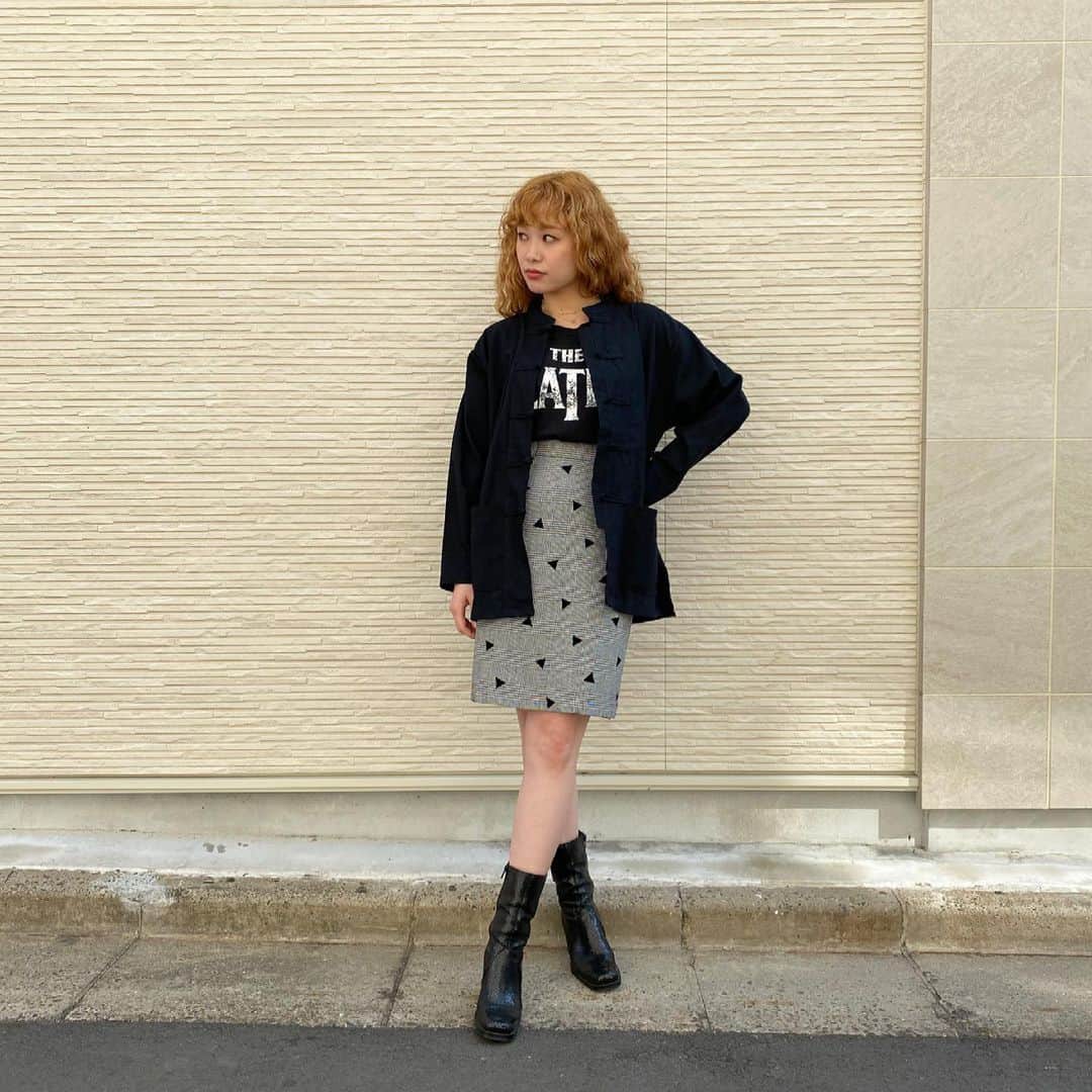 PUNK CAKEのインスタグラム：「•black china shirt •The Beatles T-shirt •glen check triangle motif skirt  #punkcake  #vintage #vintageclothing  #80sfashion  #古着 #古着コーデ  #古着女子 #レディース古着　 #原宿 #harajuku  #harajukufashion  #原宿古着屋 #東京古着屋  #古着屋巡り #古着通販」