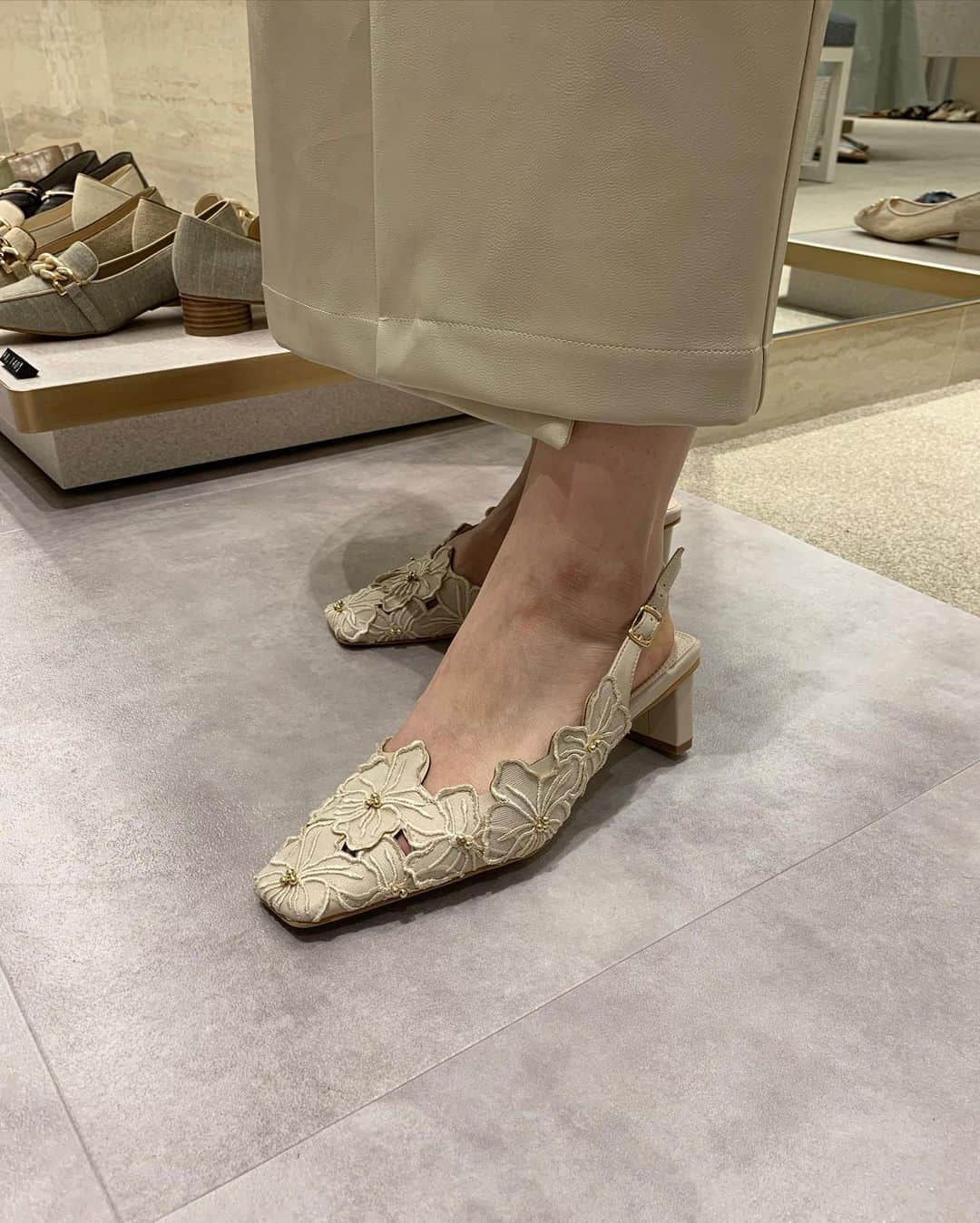 RANDAさんのインスタグラム写真 - (RANDAInstagram)「再投稿です🙇‍♀️ 〈LIVEコーディネート〉﻿ LIVEで紹介したアイテムです♡﻿ スワイプしてぜひご覧ください👉﻿ ﻿ staff中田：158㎝﻿ staff外山：160㎝﻿ ﻿ 気になる商品がございましたら﻿ 一つ前のigtvをぜひチェックしてください😊🌼﻿ ﻿ 21ssの新作アイテムは﻿ 入荷次第アップしていきます❤︎﻿ ﻿ #RANDA #onepiece #2021ss #fashion  #coordinate #ランダ #ファッション」2月26日 12時18分 - randa_pic