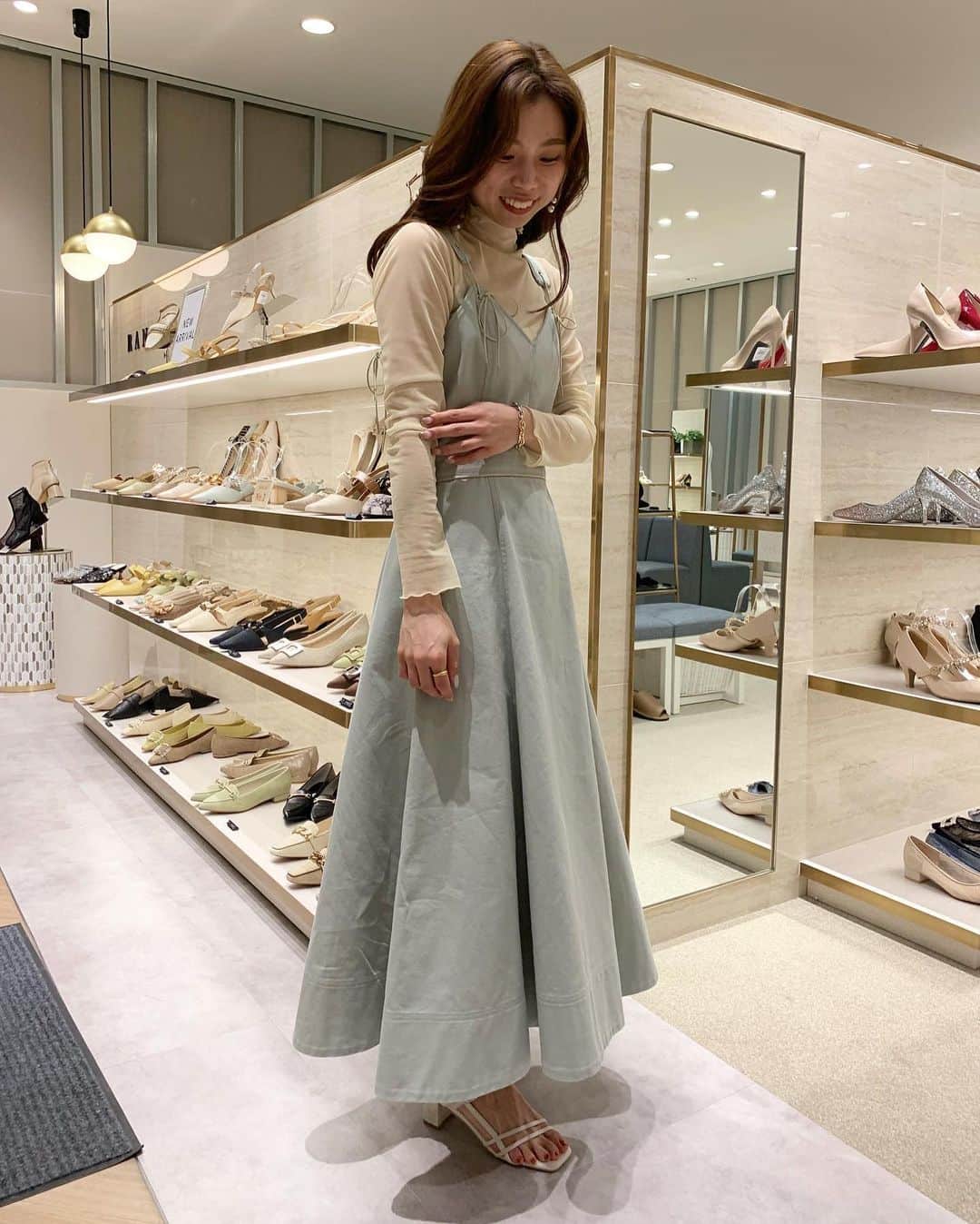 RANDAさんのインスタグラム写真 - (RANDAInstagram)「再投稿です🙇‍♀️ 〈LIVEコーディネート〉﻿ LIVEで紹介したアイテムです♡﻿ スワイプしてぜひご覧ください👉﻿ ﻿ staff中田：158㎝﻿ staff外山：160㎝﻿ ﻿ 気になる商品がございましたら﻿ 一つ前のigtvをぜひチェックしてください😊🌼﻿ ﻿ 21ssの新作アイテムは﻿ 入荷次第アップしていきます❤︎﻿ ﻿ #RANDA #onepiece #2021ss #fashion  #coordinate #ランダ #ファッション」2月26日 12時18分 - randa_pic