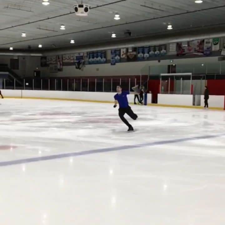 ニコラ・ナドゥーのインスタグラム：「A or B? (Fly sit axel or Back fly sit axel) Also does that count as a show move?」