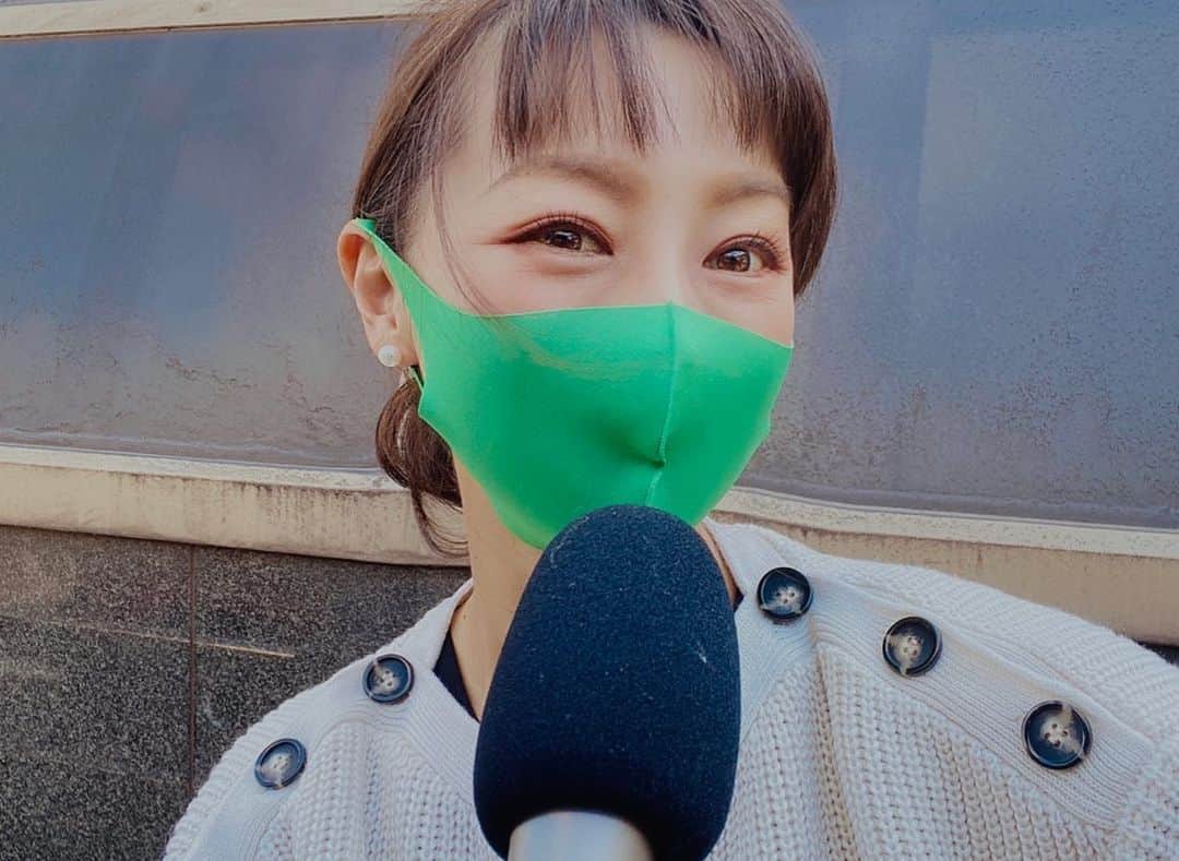 のインスタグラム：「今日のマスクは…グリーンだよー🌳🌳🌳 派手ー😂😂😂  完全に洋服よりマスクメインです😆（笑）  なかなか珍しい色😁 今日はドラえもん付いてませーん🤭  楽しい収録day🙌 元気に喋りまくってます🎤  lunch食べて、 午後からも頑張ろー☀️☀️☀️  #喋り隊 #マスク #グリーン #だよ #green #緑 #ドラえもん #なし #珍しい #色 #カラー #ファッション #color #fashion #収録 #day #ファッション #white #白 #セーター #寒い #cold #enjoy #🎤 #🌳 #⛳️ #😊 #✨ #☀️ #🙌 #👍」