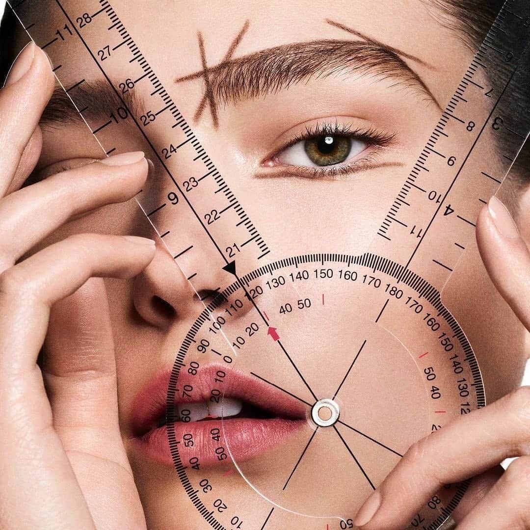 M·A·C Cosmetics UK & Irelandさんのインスタグラム写真 - (M·A·C Cosmetics UK & IrelandInstagram)「Our kind of home-schooling😉⁠ 👨‍🎨#MACHACK ⁠ 1. Grab your Eyebrow Styler ⁠ 2. Draw soft small strokes to fill in the brow, following the direction of your hair✨⁠ 3. Use the outer part of your pupil to know where your arch should sit, and use the end of your eye as a guide to where your brow should finish✍️⁠ ⁠ ⬇️Tag a friend so they don’t miss out!⁠ #MACCosmeticsUK #MACCosmetics #MACBrows #Makeup #Beauty #MACEyebrowStyler ⁠#MakeupHacks #MakeupTips #Brows⁠」2月26日 18時07分 - maccosmeticsuk