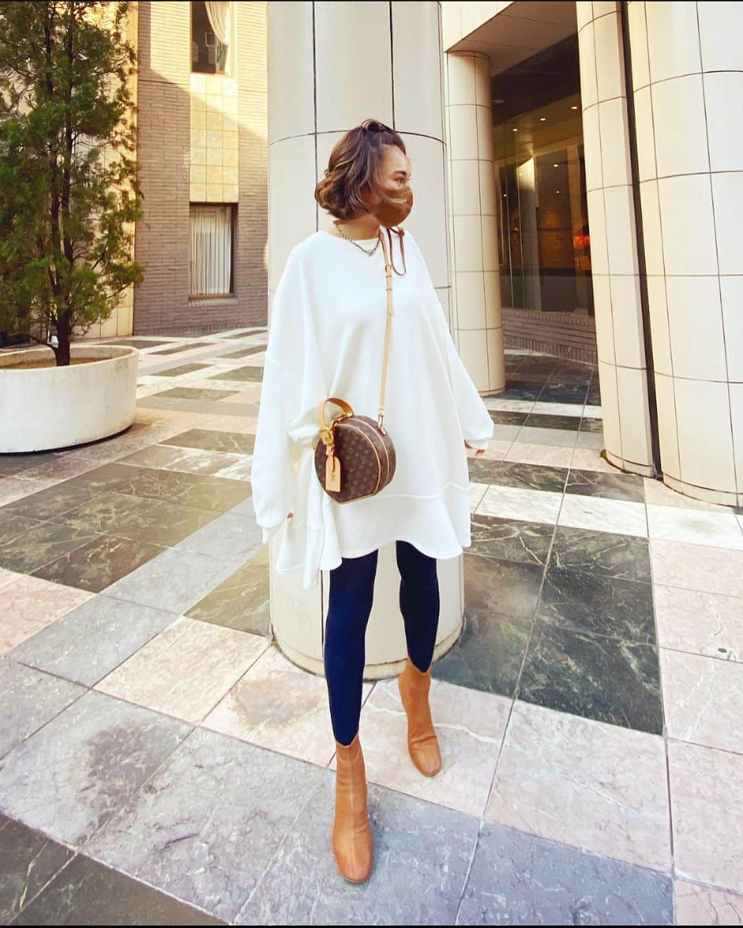 のインスタグラム：「@mite__official のスウェットワンピース 楽ちんでかわいかった  one piece #mite  boots#pippichic #ピッピシック bag#luisvuitton   ・ ・ #coordinate #コーディネート#コーデ#FASHION#ファッション#ootd_cob#着回しコーデ#ponte_fashion#kurashiru#kaumo_fashion #大人カジュアル#プチプラミックス#mineby3mootd」