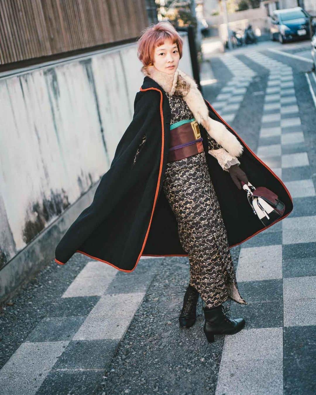 kenta_soyoungさんのインスタグラム写真 - (kenta_soyoungInstagram)「mantle and kimono. . . . 上質の着物と かっこいいマントが最強すぎる。 . . model: @fubuki_f114  coordinate: @kamakura.kimono.kanon  . . . #マント #着物コーデ #かっこいい着物 #鎌倉着物 #鎌倉着物レンタル #レンタル着物 #かっこいい女性  #鎌倉」2月26日 12時47分 - kenta_soyoung