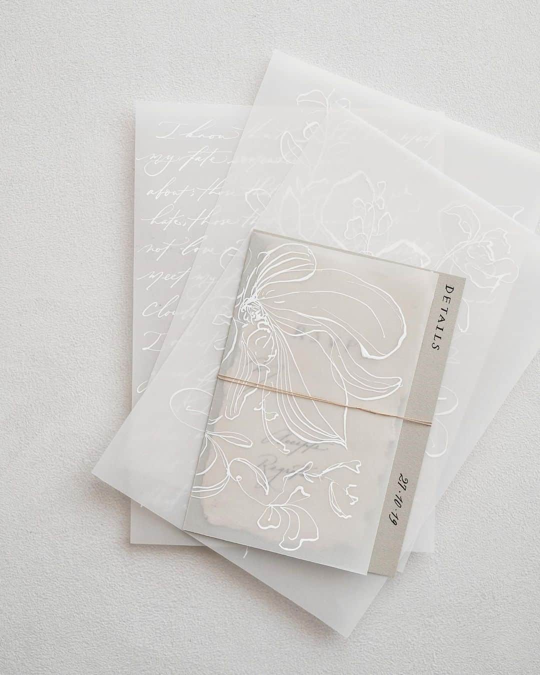 Veronica Halimさんのインスタグラム写真 - (Veronica HalimInstagram)「This is still one of my favorite suite in a strictly grayscale palette. Looking forward for another opportunity to create more handmade invitation bundles with a monochromatic theme!  Are you team black and white or colour? —  #vhcalligraphy #truffypi #カリグラフィー #カリグラフィースタイリング #モダンカリグラフィー #calligraphystyling #カリグラフィーワークショップ #weddingstationery #moderncalligraphy #handmadepaper  #penmanship #ウェディング #ウェディングアイテム #カリグラファ #スタイリングワークショップ #スタイリング #prettypapers #weddingsuite #styledshootbundle」2月26日 13時05分 - truffypi