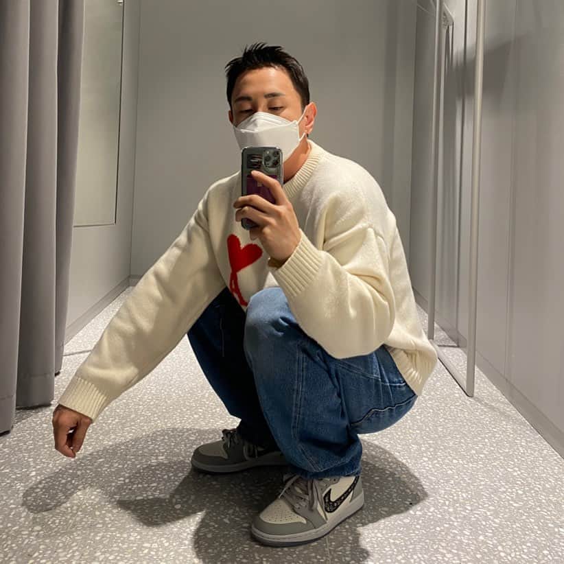 のインスタグラム：「사람 너무 많은 더현대서울」