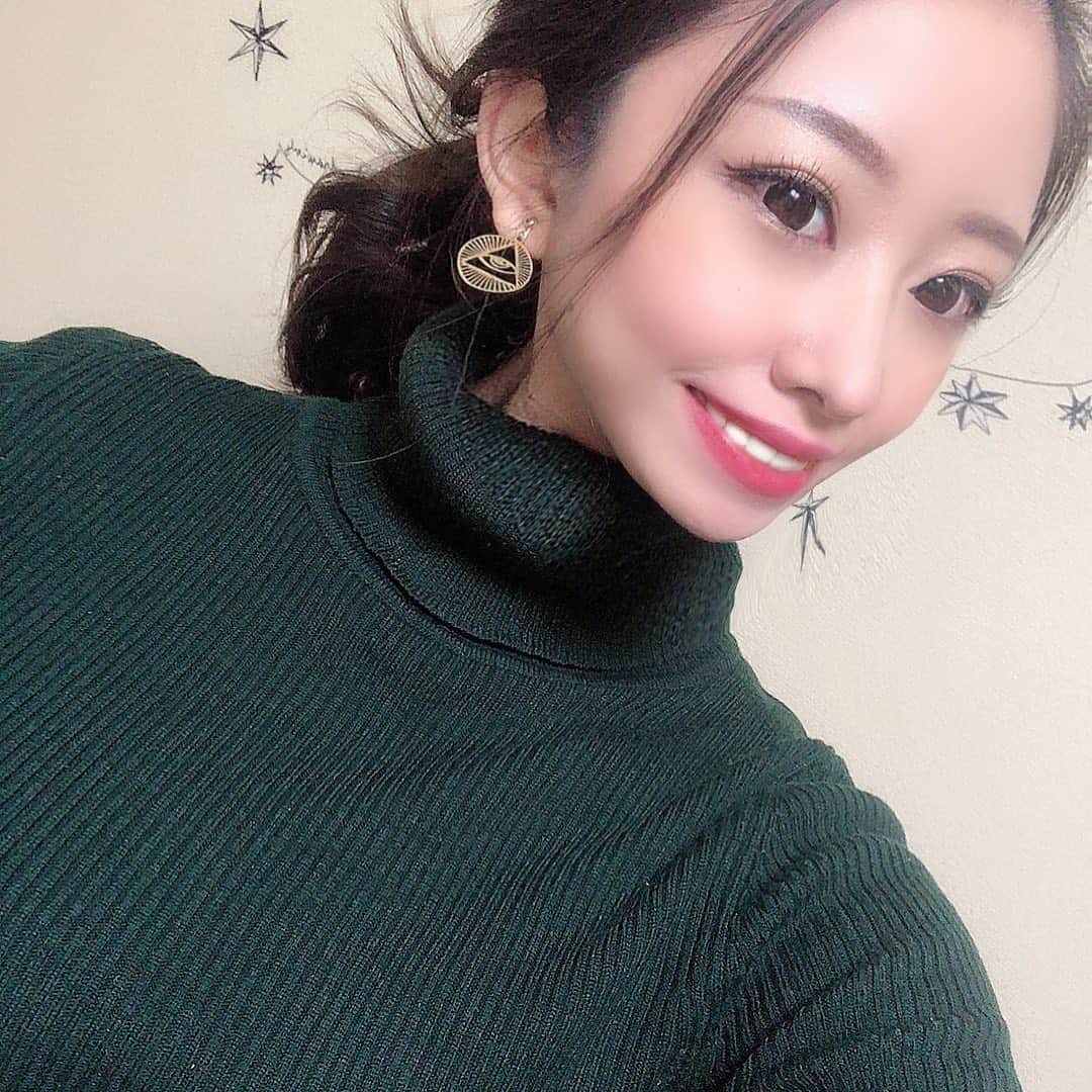 月城すみれのインスタグラム：「ランチ食べて、これから少しお昼寝しようかなと思ってるとこ🐑💙 今日も夜は凛に出勤だから、体力温存の為にいまのうち元気チャージ💪🏽💛💛 . 金曜日だから、今週の仕事納めの方も結構いるかな…？ あと少し！頑張って乗り切りましょ🥰 . #月城すみれ #バルセロナ #バルセロナグループ #barcelona #ラウンジ凛 #キャバクラ #ニュークラブ #ホステス #飲み屋 #キャバ嬢 #シャンパン #北海道 #札幌 #さっぽろ #すすきの #ススキノ #歌舞伎町 #六本木 #北新地 #錦 #中洲 #可愛い #いいね返し  #大人女子#可愛い女の子#美人#followme #likeforlikes #followforfollow」