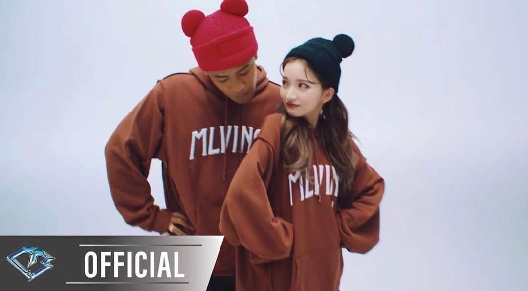 南りほのインスタグラム：「DoCoDeMoDooR @elly24soul  MV20時公開されます🐻🤎 是非見てください🤎」
