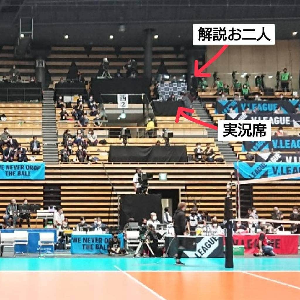 矢田部ゆかさんのインスタグラム写真 - (矢田部ゆかInstagram)「2020/21 V1女子ファイナル🏐 DAZN中継チーム🎧  解説🎤ユース女子日本代表コーチの辻健志さん ゲスト解説🎤ロンドン五輪銅メダリストの新鍋理沙さん 優勝インタビュアー🎤河内優美子アナ 実況🎤矢田部ゆか  でした😊  辻さんは戦術や意図を交えながらわかりやすくあたたかい解説で支えてくれて✨ 新鍋さんの経験を元にした的確なコメントは随所でスパイスに✨ 河内アナは8人連続の優勝インタビューを担当🔥  そして最高の映像を届けてくれた制作の皆さん🍀 本当にありがとうございました😊   おまけ☆功労賞の受賞が発表されたときの新鍋さんの照れ笑いが可愛かったです♡  #Vリーグ #VLEAGUE #DAZN #解説 #辻健志さん #ゲスト解説 #新鍋理沙さん #優勝インタビュアー #河内優美子アナ #実況 #矢田部ゆか #今季担当46試合 #バレー実況通算259試合目」2月26日 13時19分 - yucaparis93