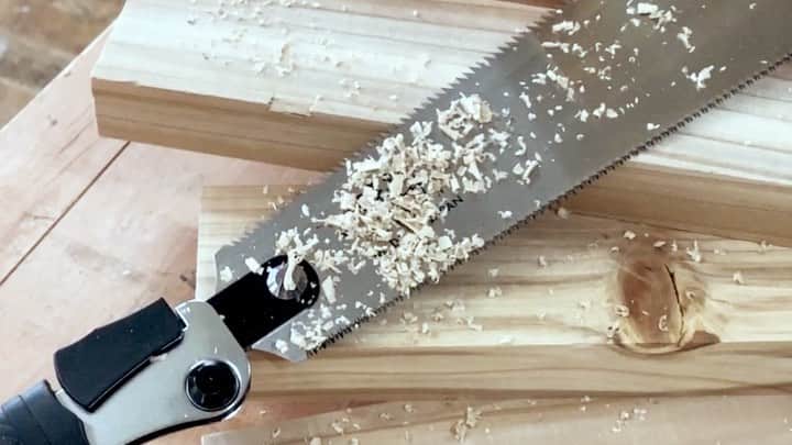 のインスタグラム：「Ryoba (Double Edge) Folding Saw  #suizan #japanesesaw #japanesesaws #japanesetool #japanesetools #japaneseplane #craftman #craftmanship #pullsaw #dovetail #dovetailsaw #handsaw #woodwork #woodworker #woodworkers #woodworking #woodworkingtools #furnitureworkshop #furnituredesign #furnituremakeover #furnituremaker #suizanjapan」