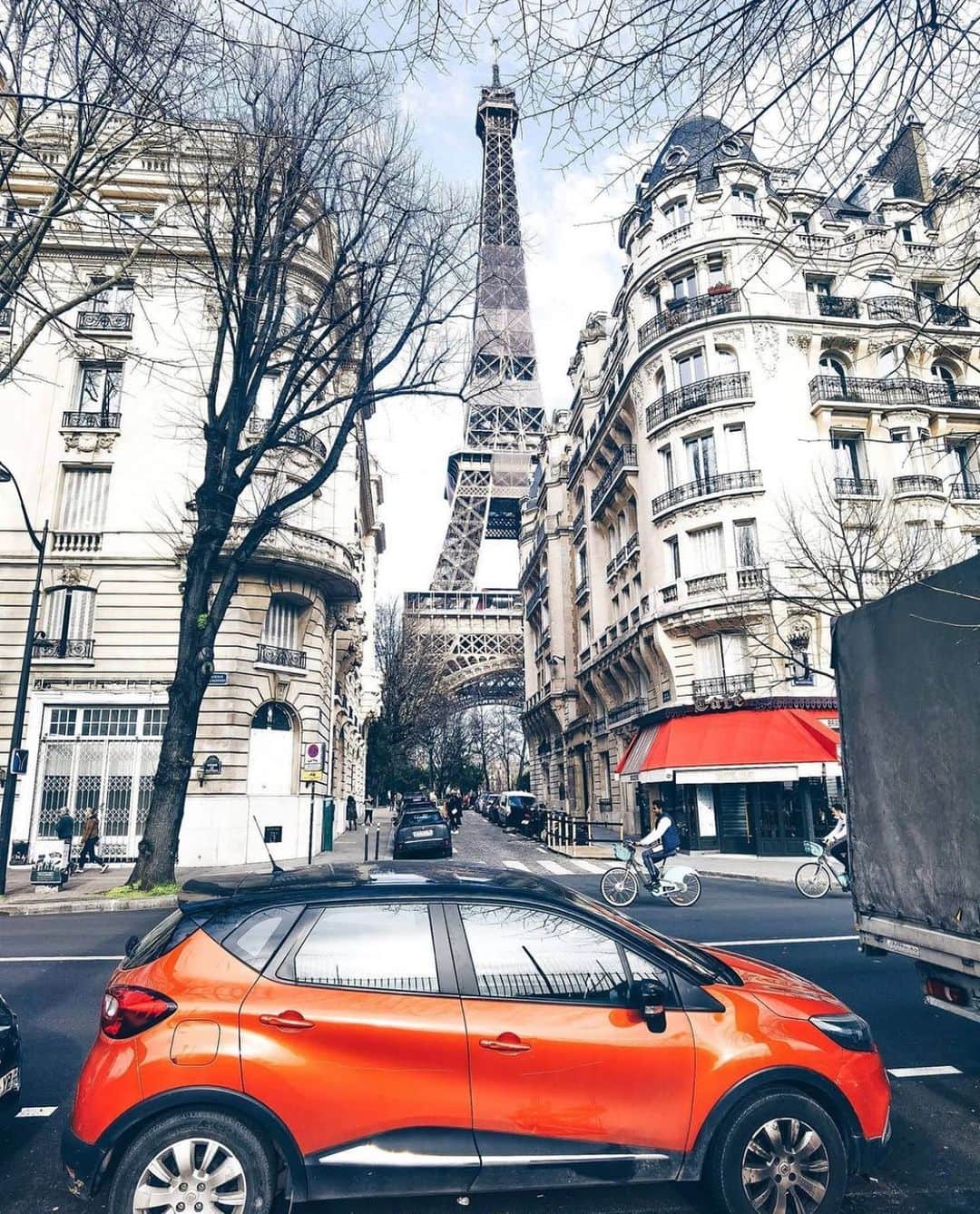 Rosetta Stoneのインスタグラム：「If you want to learn how to speak French like a local, there are some rules you might want to unlearn... take a look #linkinbio  📸 by @yesmyfriend  - - #RosettaStone #speakingfrench #learningfrench #speaklikealocal」
