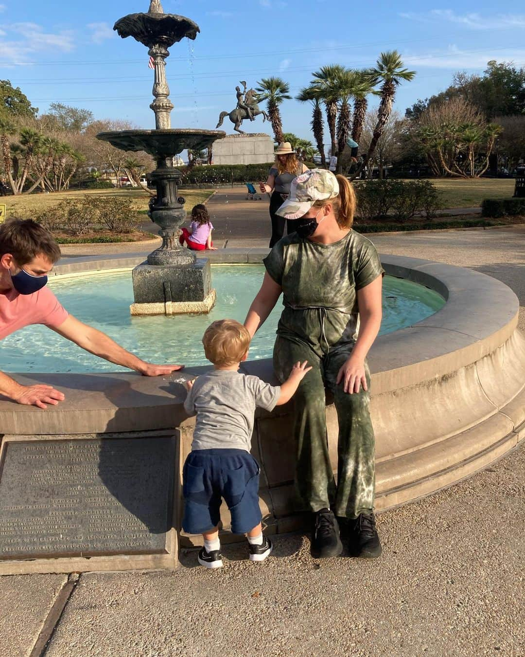 エイミー・シューマーさんのインスタグラム写真 - (エイミー・シューマーInstagram)「This must be the place #fountain #cameltoe #nola」2月26日 13時41分 - amyschumer