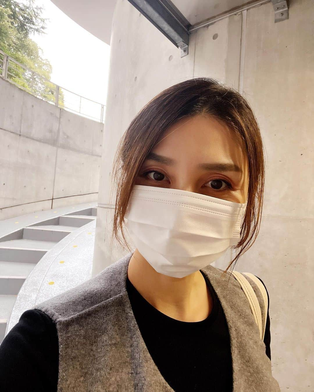 吉原珠央さんのインスタグラム写真 - (吉原珠央Instagram)「金曜日♫  会社のシステム管理についてのミーティングが無事終了。 情報更新のスピードと内容理解についていくのがしんどくて、私の苦手分野なのですが💦分かりやすく教えてくれる方がいてくれるので、いつも助かります！  画像は首元だけしか映っていませんが、　@puratokyo  のカットソーマキシ丈ワンピース♡これがいいんです😊  前髪は乱れていますが心は穏やかに！  #meeting  #システム #スピード #理解力 #マキシワンピ」2月26日 13時50分 - tamaoyoshihara