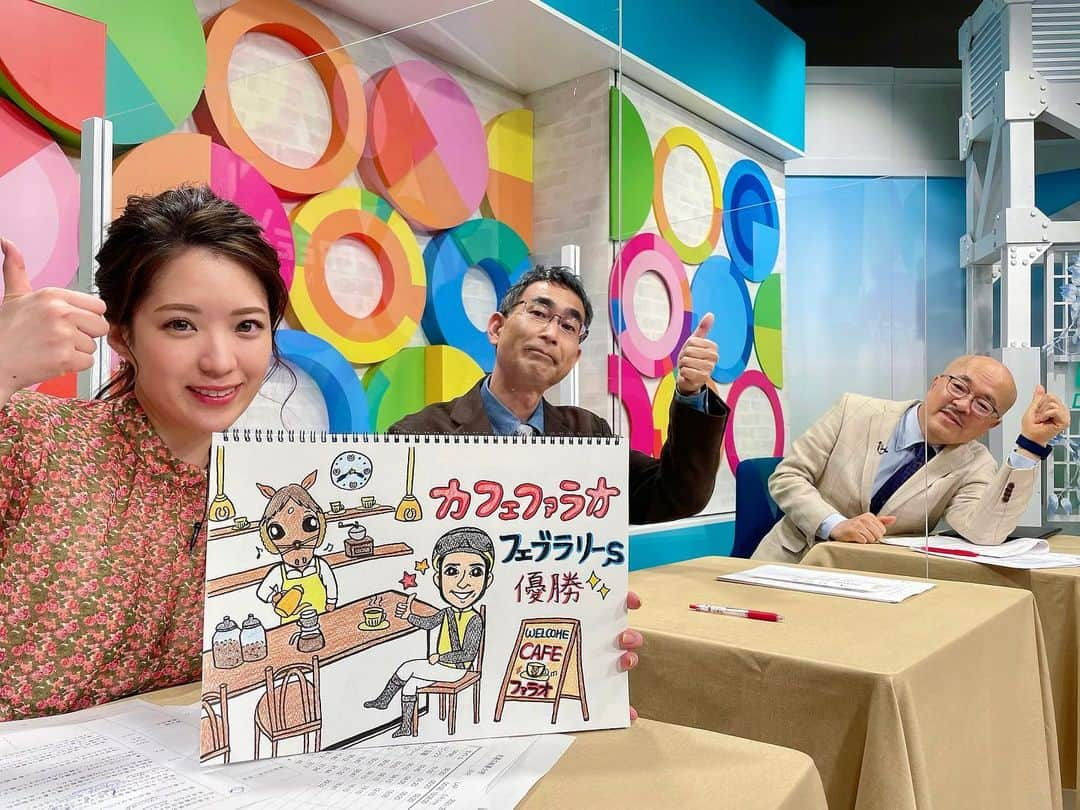 色紙千尋さんのインスタグラム写真 - (色紙千尋Instagram)「今週のスケッチブックはCAFE ファラオを描いてみました〜！☕️収録後のスイーツ😆今週は盛りだくさん！ありがとうございます❤️ 私は甘いものをたくさん食べると同時に、コーヒーとカフェラテをかなり飲むのですが、ついに！インスタントコーヒーではなく、コーヒー豆を買うようになりました🥺👏淹れ方はカフェファラオくんのような手動ではなくコーヒーメーカーですが😅やっぱり香りが全然違うし、コーヒー豆の香り自体が好きすぎる😆最高の癒しです☕️ #先週の結果分析 #競馬 #グリーンチャンネル #カフェファラオ #ルメール騎手 #フェブラリーs」2月26日 13時43分 - shikishi_chihiro