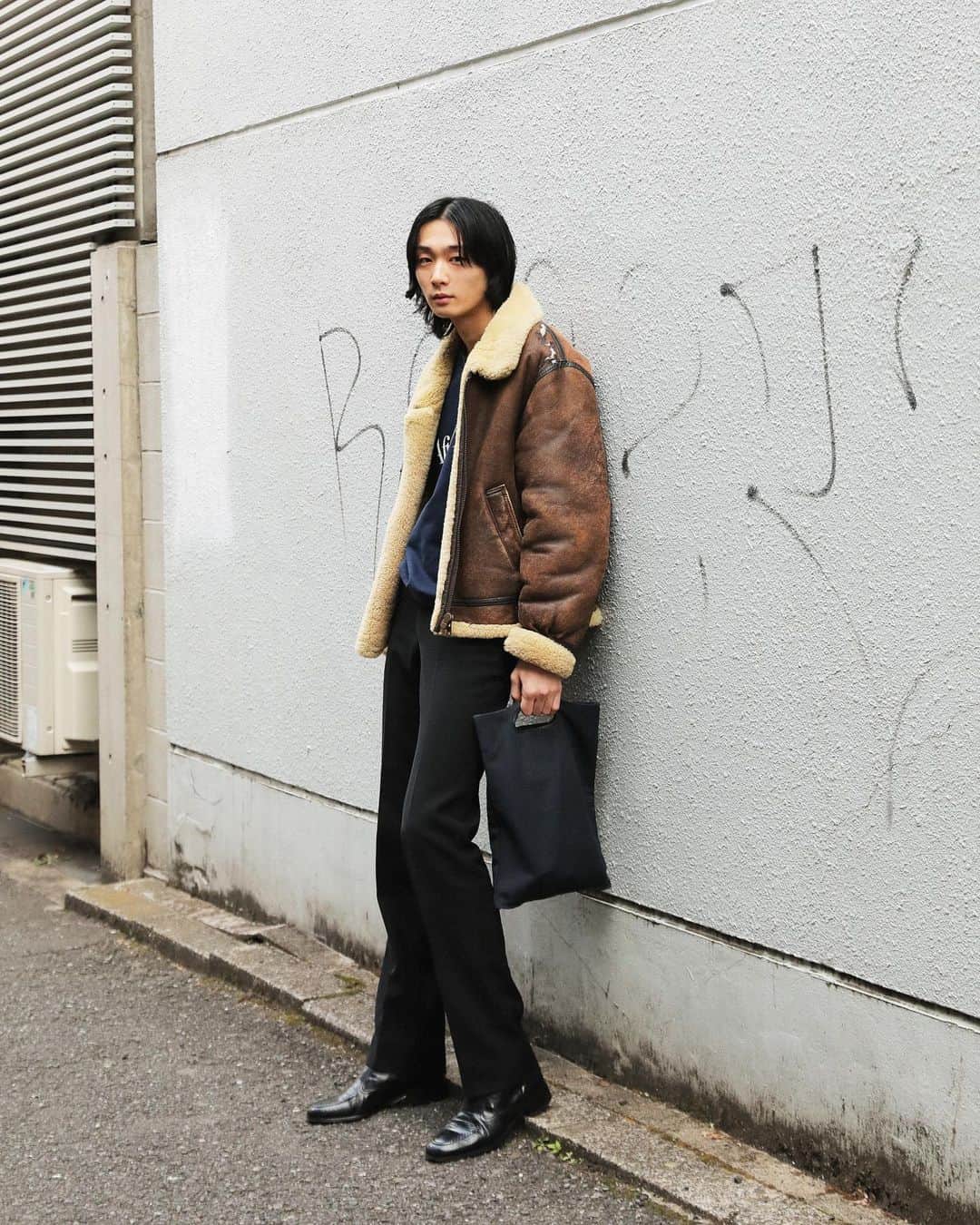Droptokyoさんのインスタグラム写真 - (DroptokyoInstagram)「TOKYO STREET STYLE Name: @makimiyaji  Outer: #Vintage Top: #AfterWinter Pants: #Vintage Shoes: #Vintage bag: #HELMUTLANG Accessory: #Tiffany&Co.  #streetstyle#droptokyo#tokyo#japan#streetscene#streetfashion#streetwear#streetculture#fashion#ストリートファッション#コーディネート  Photography: @yuri_horie_」2月26日 13時48分 - drop_tokyo
