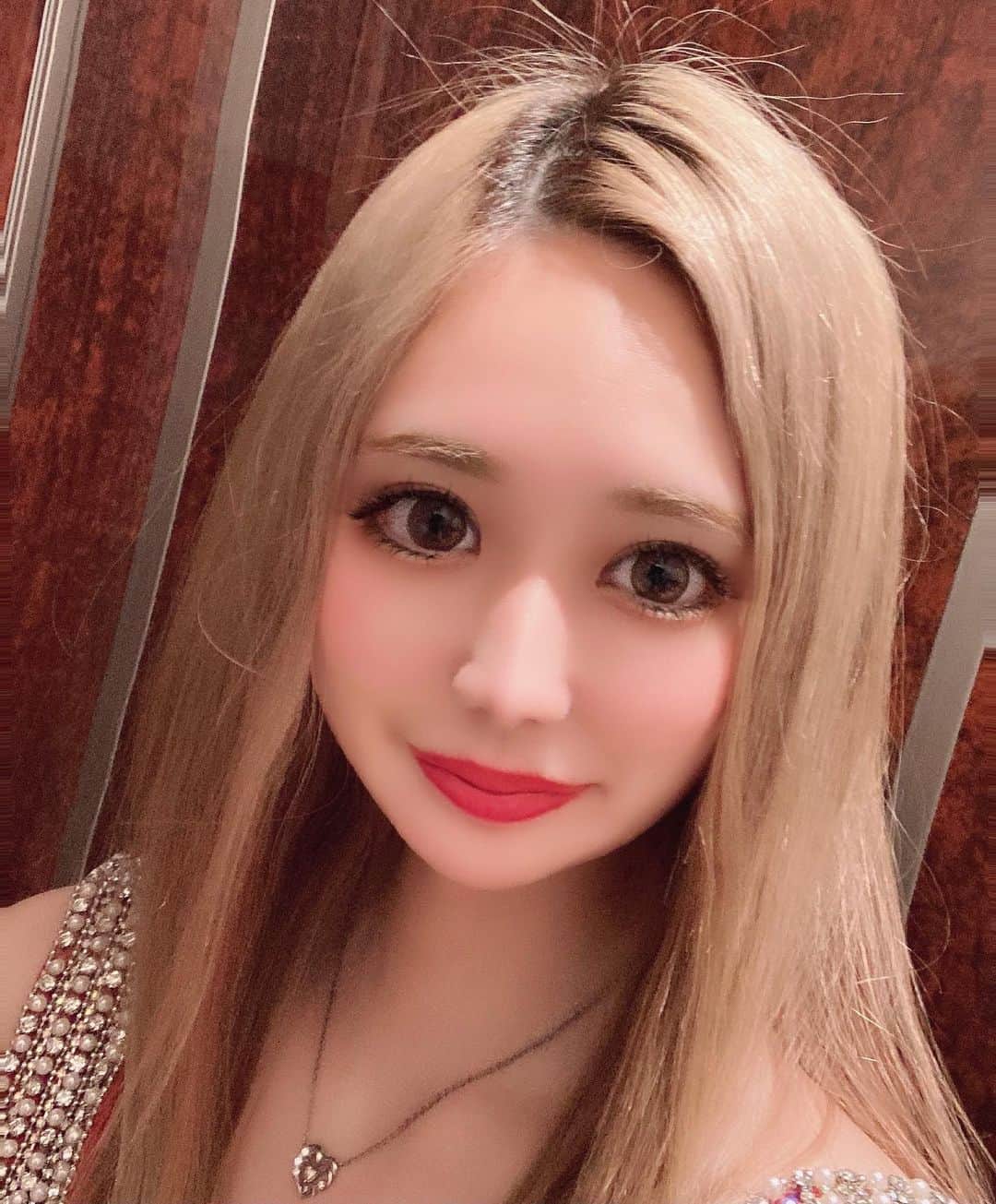 黒魅きららのインスタグラム：「世の中、お金と美が全てだと思ってます🍷優しい人が好きとかきれいごと言わない。自分の気持ちに素直なので👋異論は認めない。性格悪いきららを応援してくれる神様たちだいすきぴ♡  #歌舞伎町 #新宿 #黒魅きらら #歌舞伎町キャバ嬢 #錦三 #錦 #錦キャバ嬢 #合法ロリ #ロリギャル #l4l #性格より顔 #世の中顔と金」