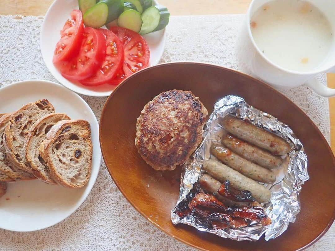 KEMONOのインスタグラム：「. .  #Repost @yuki_f13 ・・・ 今日の朝ごはん🍽  高タンパク低カロリーの ジビエ肉セットのお取り寄せ✨ @kemono1215  ソーセージは特製ハーブ入り✨  . . . . .  #食べるの好きな人と繋がりたい  #ジビエ専門店 #ジビエ #ジビエ肉 #ジビエ通販 #ジビエ料理 #生ラム #イノシシ肉 #お取り寄せグルメ #お取り寄せ #通販グルメ #千日前グルメ #大阪グルメ #通販 #肉 #食レポグラム #食レポ #おうちごはん #グルメ #グルメ好きな人と繋がりたい #グルメスタグラム #インスタフード #インスタグルメ #肉 #肉料理 #肉スタグラム #ハンバーグ #ラム肉 #ラム #ソーセージ」