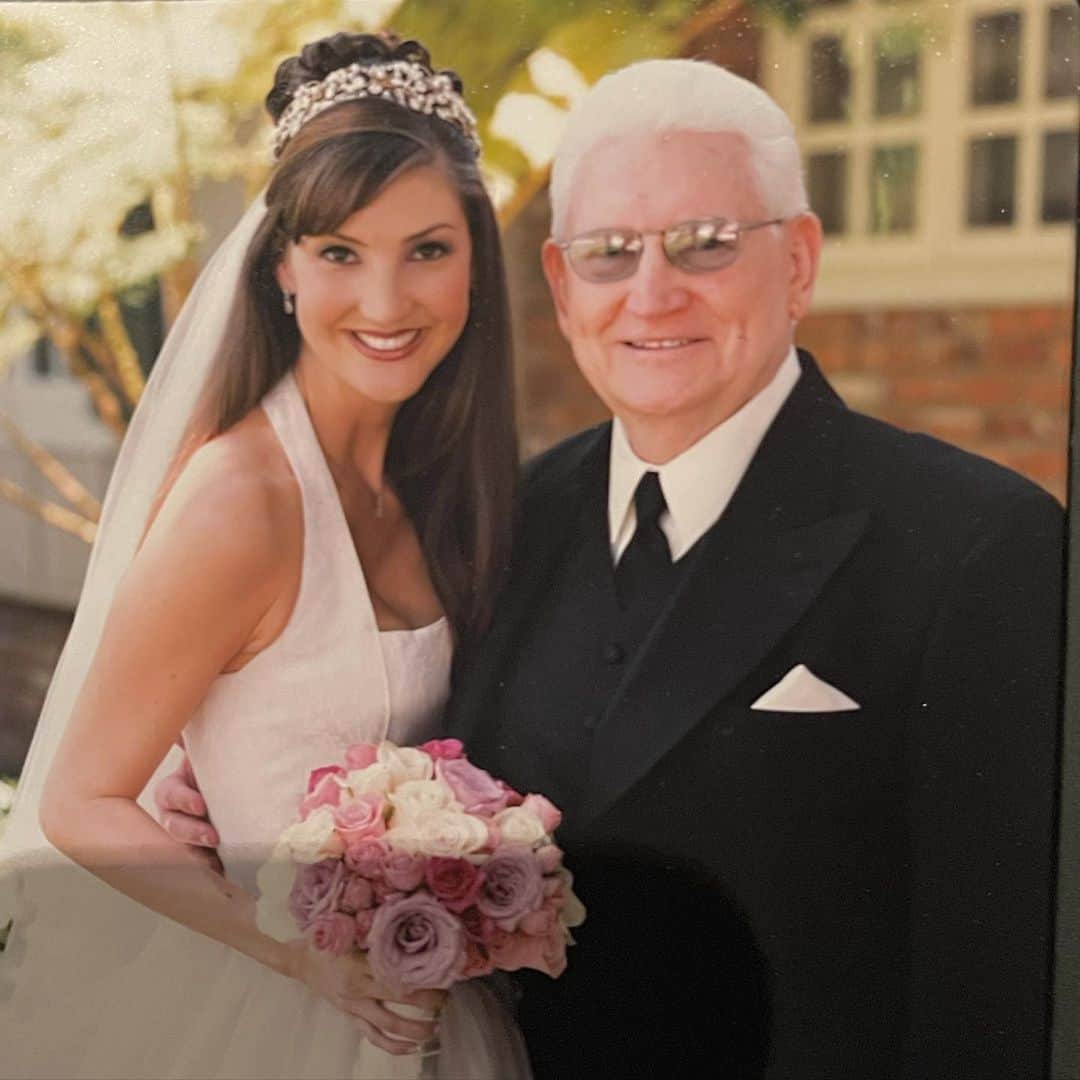 ヘザー・マクドナルドのインスタグラム：「Happy Birthday to my dad, Bob McDonald who is in Heaven with his wife, my mom. You were always kind, funny, generous and supportive. When I was a waitress, you bragged that I was a waitress at Caroll O’Conner’s Place in Beverly Hills. No matter what I did, to you it was the greatest. Thank you for believing in me and being a great father. #usmc #wwll #hero #rip」