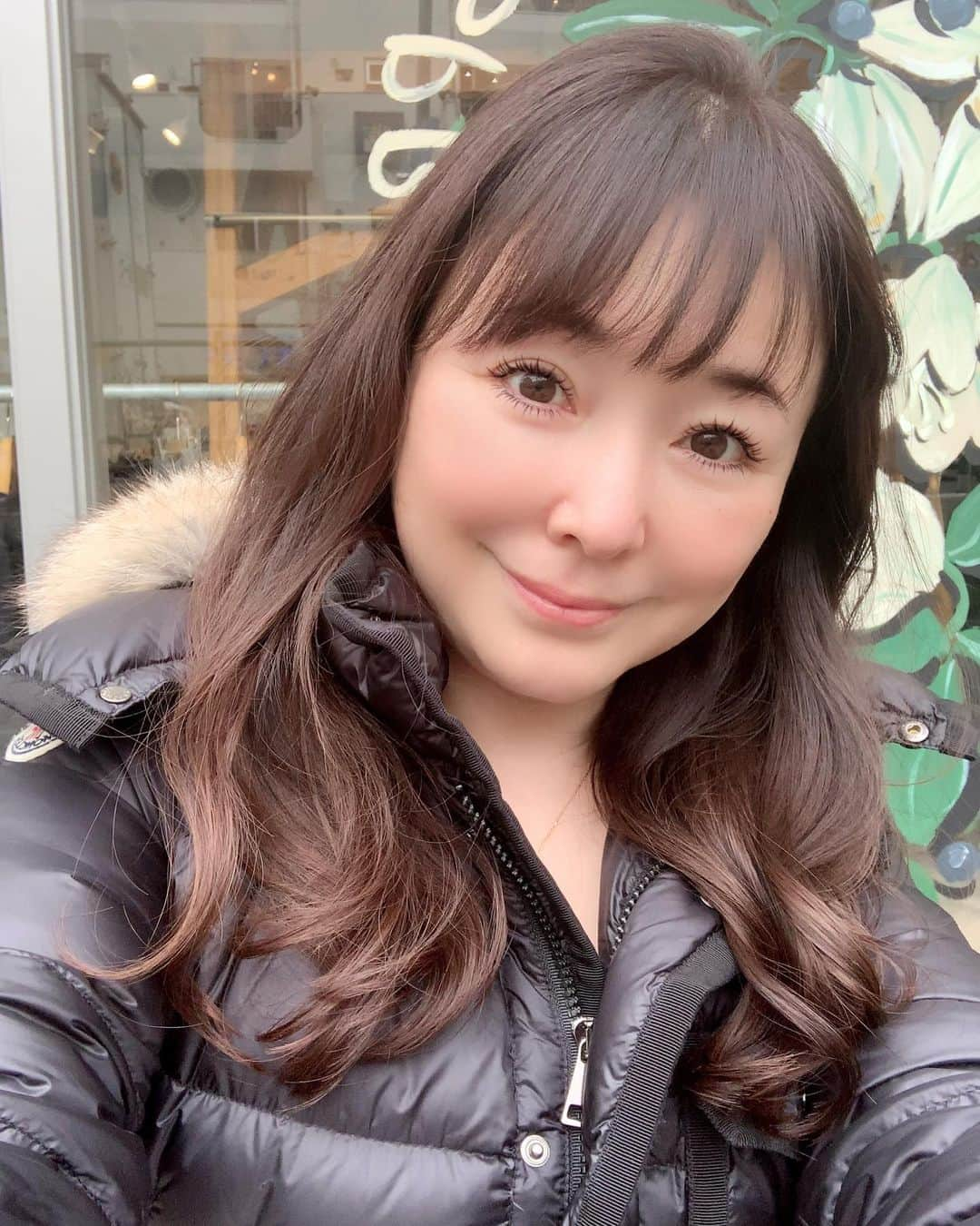 名波はるかのインスタグラム：「2週間に一度の美容院。 担当のRyosukeさんが原宿店から表参道店に来月から移るそうで、私も次回から表参道店に通うことに。 根津美術館の近くらしいから、むしろウチからは近くなるかな🥰 海外あまり行ってないので、髪の状態は素晴らしく良い✨ カラーの色落ちもしないし、パサつきもなし。 髪は女の命です💇‍♀️ なんてねっ😝 #magnoliaharajuku #magnoliaomotesando」