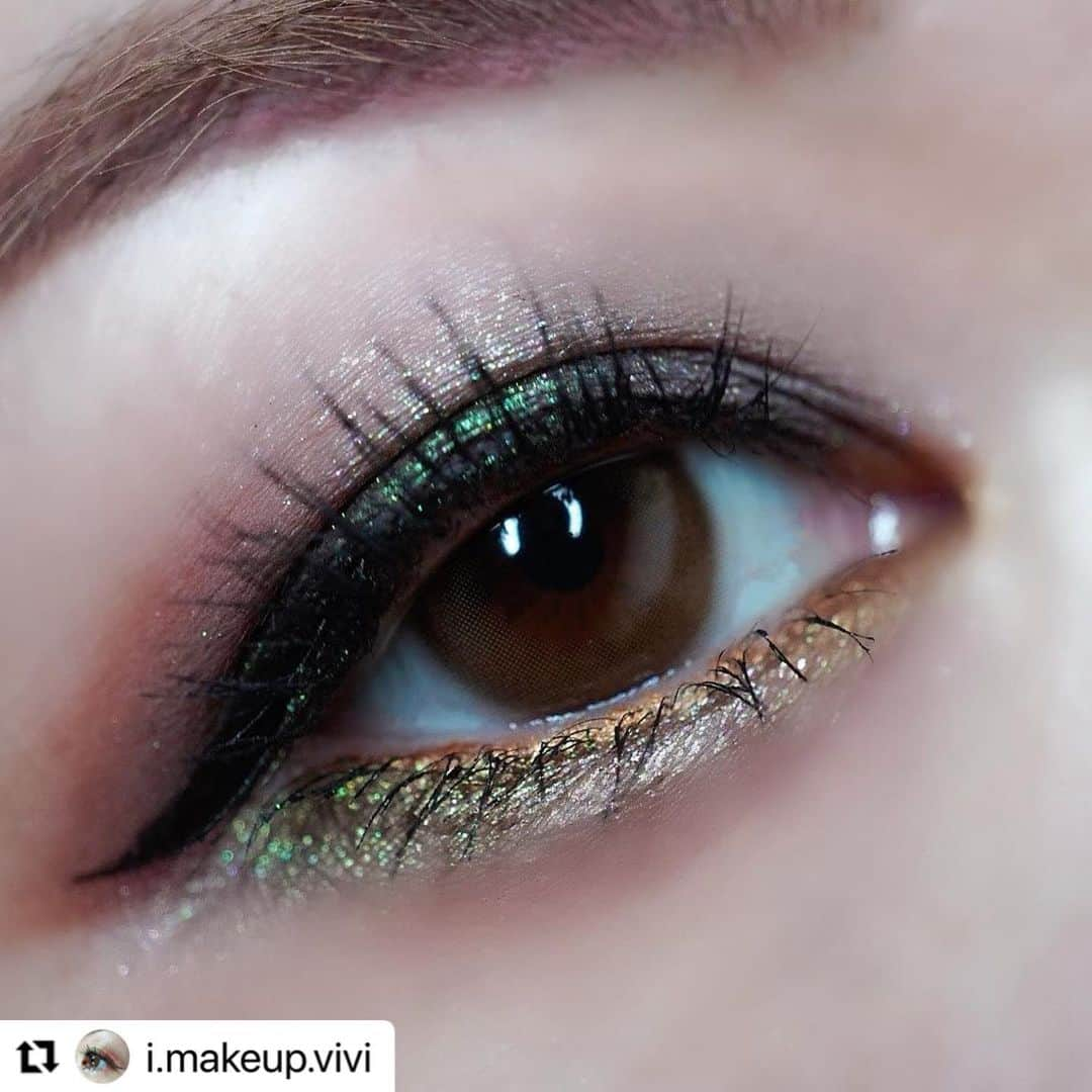 モテビューティー公式さんのインスタグラム写真 - (モテビューティー公式Instagram)「#Repost @i.makeup.vivi with @make_repost ・・・ 🦍﻿ ------------------------------------﻿ カラコン﻿ 超モテコンウルトラワンデー﻿ うるうるパール﻿ ------------------------------------﻿ ﻿ 超モテコンにワンデー登場！﻿ ﻿ 色々なタイプがあるなか、着色小さめで一番自然に見えるうるうるパールを。﻿ ﻿ このカラー、本当にナチュラルでパッと見カラコンつけてます！って感じはなし。﻿ カラコンであまり攻めたくない方、オフィスやスクールにもってこいかと思います🙌﻿ ﻿ マンスリーのうるうるパールとサイズやデザイン等は同じ。﻿ 私はもともとワンデータイプを使うことが多いので今回お試しさせていただき嬉しかったです🥰﻿ ﻿ マンスリーと比べてもそこまで薄さは感じなかったのでヘタることもなく、着け心地もほぼ同じかな﻿ ﻿ ------------------------------------﻿ ﻿ #今日のメイク  ﻿ 👀eye﻿ #urbandecay #stonevibeseyeshadowpalette  #patmgrathlabs #blitzastralquad NOCTURNAL NIRVANA﻿ #フーミーマルチライナー comeon﻿ ﻿ 下まぶた粘膜にゴールド(comeon)をひきぼかす﻿ 上まぶたはグリーン〜パープルのグラデ﻿  ﻿ @colorcon_plus 様、この度は素敵なカラコンをお試しさせていただきありがとうございました！﻿ ﻿ #超モテコン #モテコン﻿ #超Motecon #Motecon﻿ #モテコンしか勝たん﻿ #超十代 #なえなの﻿ #ドンキ #ドンキホーテ﻿ #カラコンプラス #カラプラ #カラコン﻿ #pr #海外コスメ #アイシャドウパレット #プチプラコスメ #ラメアイシャドウ」2月26日 14時35分 - motecon_official