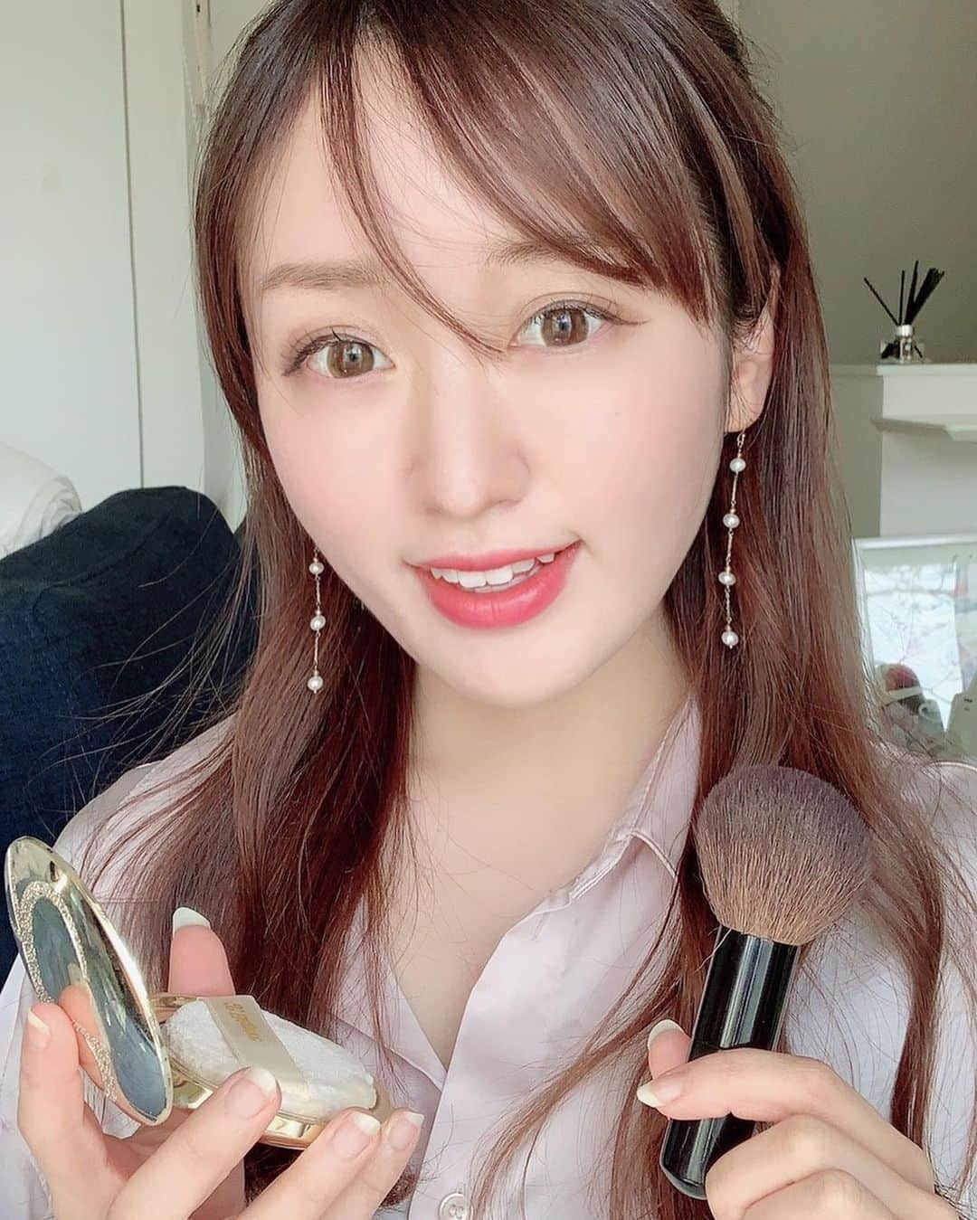 ふじわらまなかのインスタグラム：「春だからピンクメイク💄✨  カラコンもいつもより変えてなんかうきうき。 今日はリルムーンさんのRUSTYBEIGEをつけてみた✨  直径14.2だから大きすぎず小さすぎずちょうどよきです😭🌟 縁も派手じゃないから仕事にも学校にもつけていけそう😊✨ 今日私がつけたRUSTYBEIGEも1dayと1mothがあるから嬉しい！！  3月4日（木）WEB先行にて『LILMOON』より新色（1day4色　1month6色）が発売されます！要チェックです！  #LILMOON #リルムーン #RUSTYBEIGE #PR #カラコン#カラコンレポ#カラコン着画」