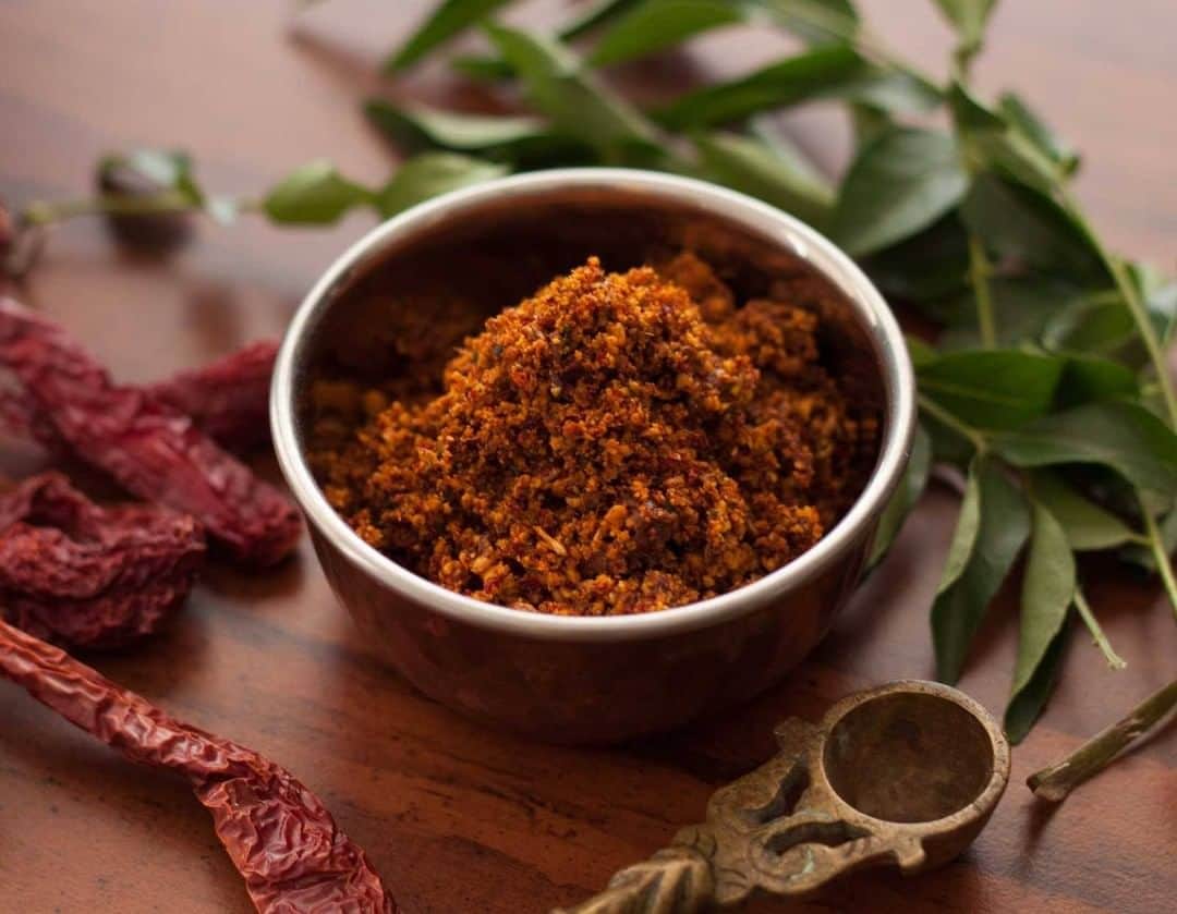 Archana's Kitchenのインスタグラム：「Try this Udupi Style Huli Pudi Recipe (Sambar mix Recipe), it is made of the right proportion of chana dal, urad dal, coriander seeds, fenugreek seeds, dry red chili, and curry leaves.This spice mix can be ground and used for various sambar recipes and can be stored in an airtight container for later use as well.」