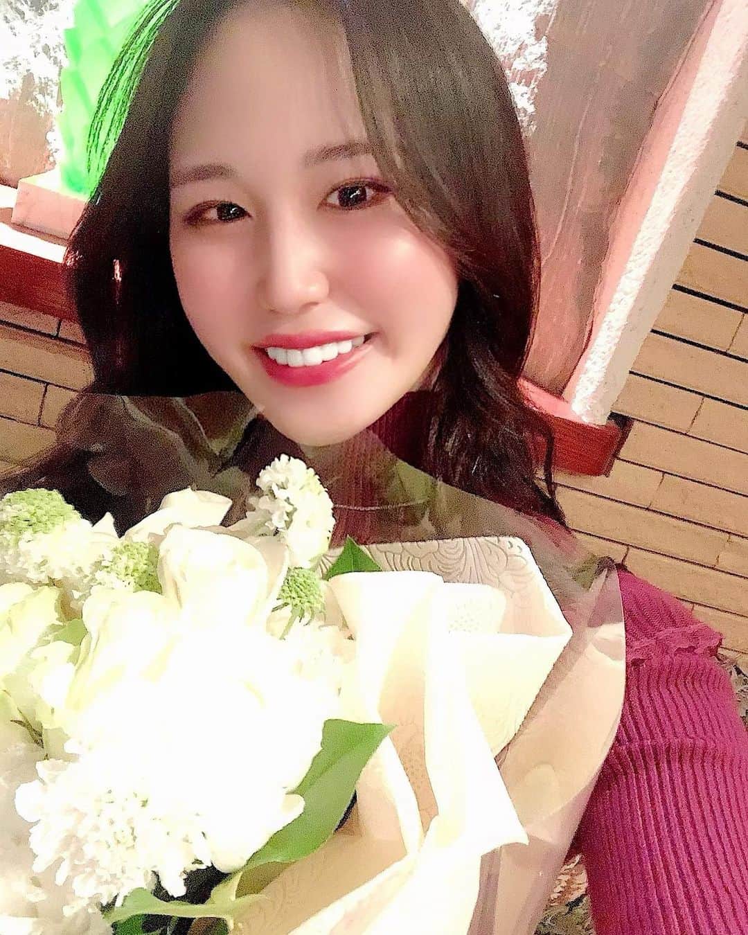 AKARIのインスタグラム：「#💐  お花を贈れるひとってステキよね ˎˊ˗ 毎日 受け付けております😗笑」