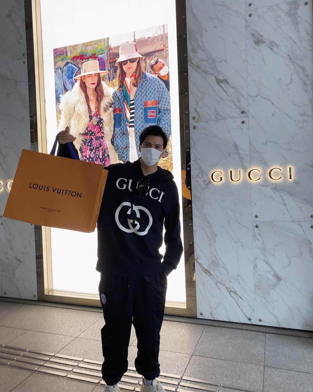 アレクサンダーのインスタグラム：「買っちゃった❤️ のんちゃんありがとう GUCCIさんごめん #gucci #louisvuitton」