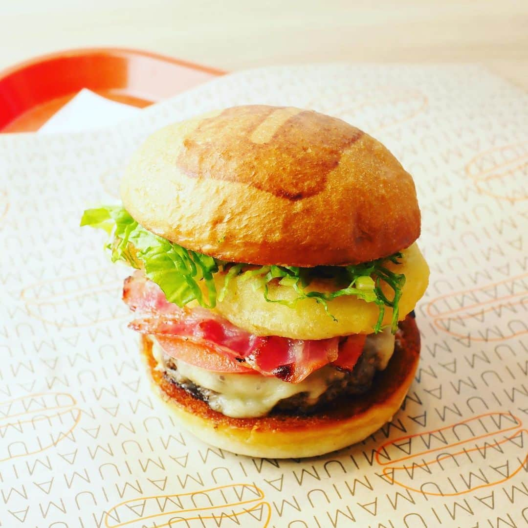 umamiburgerjpnさんのインスタグラム写真 - (umamiburgerjpnInstagram)「. . 錦糸町PARCO2周年春メニューとして『モッツァレラベーコンバーガー』がリリースされました🎉  本日2/26〜4/25までの期間限定バーガーとなります💁‍♂️  気になった方は是非UMAMI BURGER錦糸町PARCO店にお越しください💡  お客様のご来店を心よりお待ちしております👨‍👩‍👧‍👧  #ウマミバーガー #ハンバーガー #バーガー #umamiburger #テイクアウト #takeout #ウマミバーガー錦糸町PARCO店 #グルメバーガー #グルメランチ #food #墨田区 #錦糸町 #PARCO #錦糸町グルメ #墨田区グルメ #モッツァレラ #チーズ」2月26日 14時59分 - umamiburgerjpn