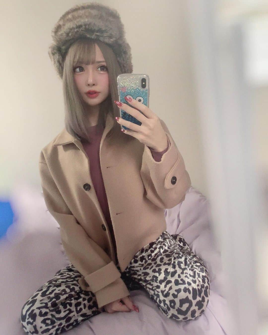 のインスタグラム：「昨日のコーデ💗﻿ ﻿ パパがプレゼントしてくれた﻿ KANGOLの帽子かぶった😘」