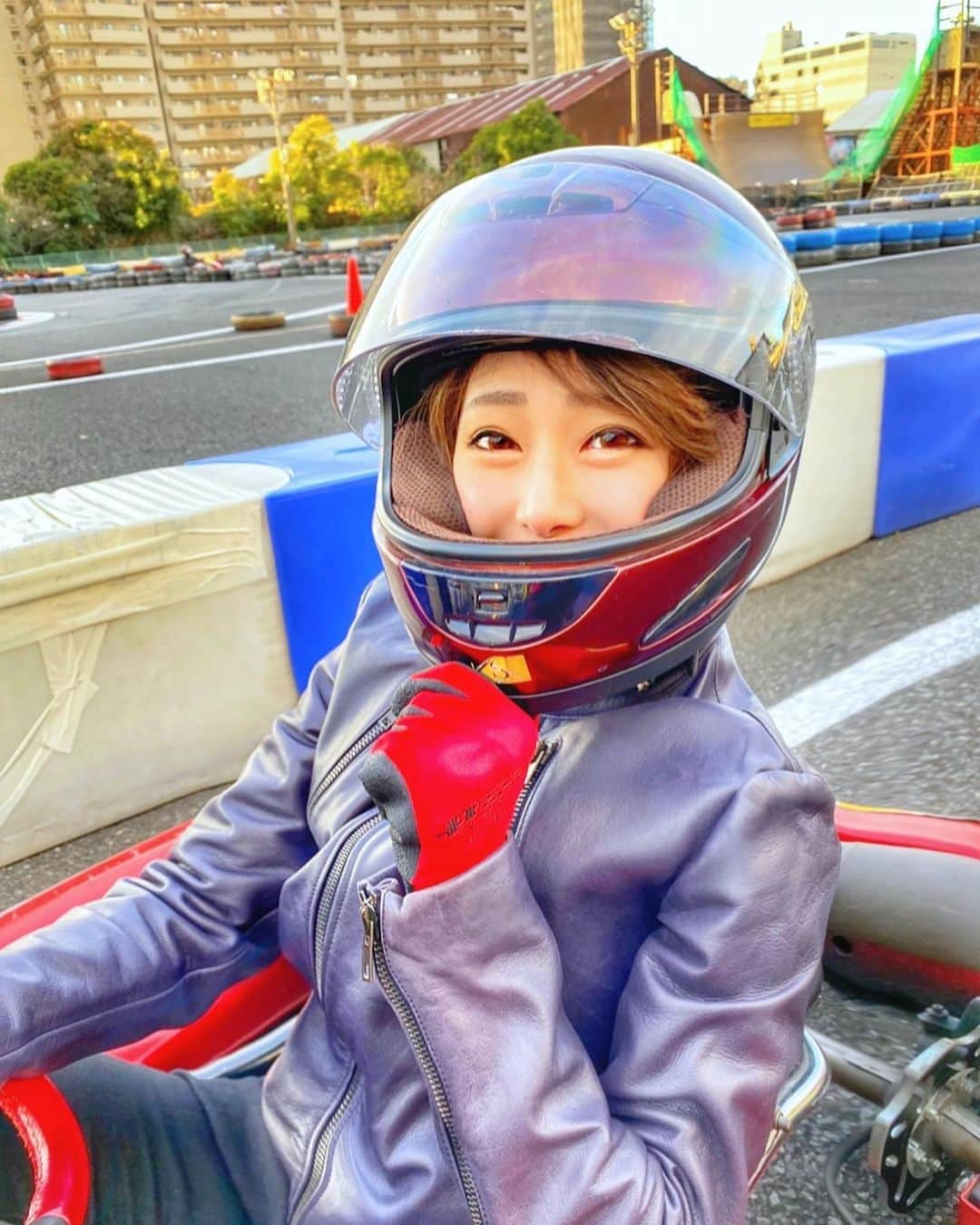 りほさんのインスタグラム写真 - (りほInstagram)「カートデビュー！！！🏎 こないだ初めてカートに乗りましたっ！ これめっちゃおもしろい！✨🤣  シティカートさんへ行ってきたよー！💕😆  モータースポーツに最近すごくわくわくする🤣　音とか匂いとか好き💕🥺そしてアドレナリンが出るー！！😍笑  スノボーのキッカーとかもだけどライン取り、アプローチが大事なのね！❤️😳次はコースをちゃんと頭に入れて走ろうっ！💕😆  みんなモーター系で遊ぶのにオススメな場所あったら教えてくださいなのだっ！❤️😍  #モータースポーツ　#モータースポーツ好きな人と繋がりたい #motorsport #motorsportphotography #モタ女子　#バイク女子　#車好き女子 #車女子　#車好き　#シティカート　#カート　#モータースポーツ女子 #motogirl #クルマ好き #クルマ好き #アウトドア　#アウトドア女子　#cargirl #レーススカート #レース」2月26日 15時45分 - ri1ho