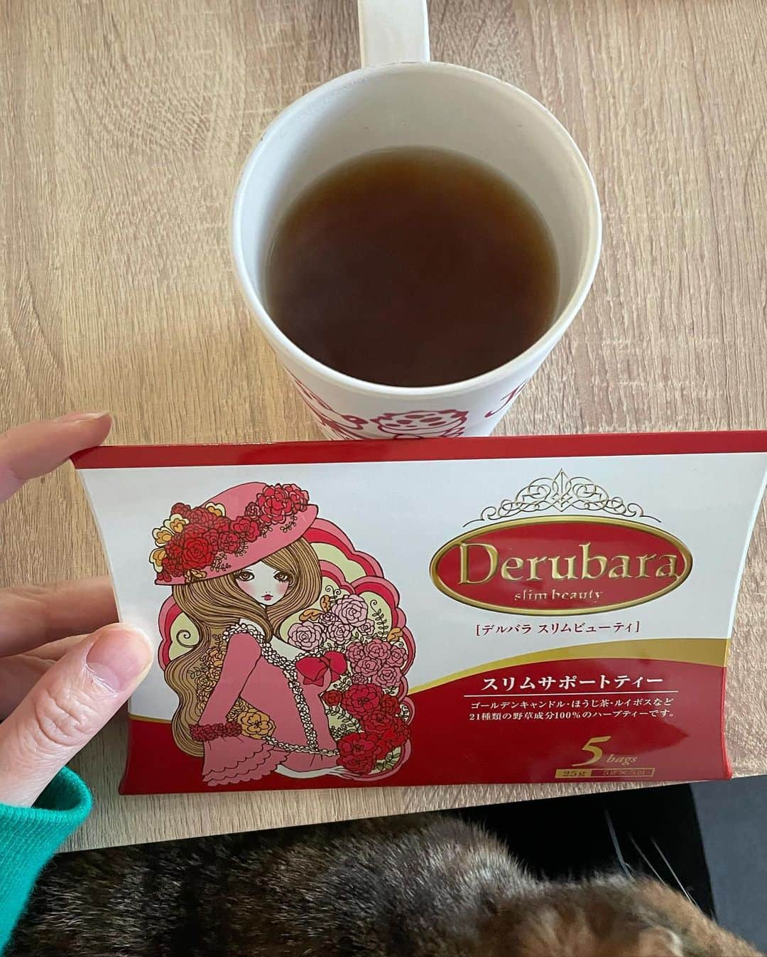 南里さんのインスタグラム写真 - (南里Instagram)「この、デルバラスリムビューティ @megu_beauty  を飲み始めてから 毎日出るようになってる。 すげぇ、、  パックになってるから お茶を作って食事と一緒に飲んでる✨  無理矢理お腹痛くなって出るもんじゃないから めっちゃいい、、  身体にもいいものだし 味もおいしいから 飲みやすい✨  #デルバラスリムビューティ #デルバラ #デルバラスリム #MEGUコーポレーション #ダイエッター #美容と健康 #健康茶 #美容マニア #pr」2月26日 15時49分 - nanri0027