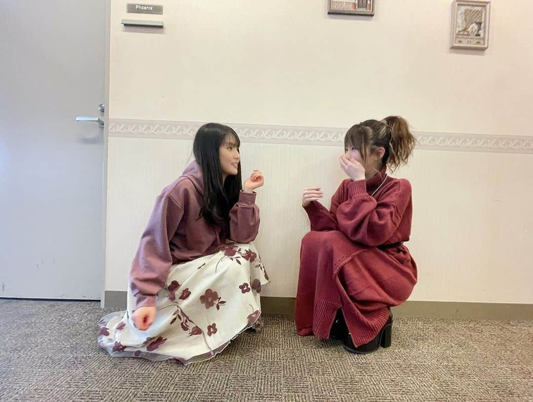 道重さゆみさんのインスタグラム写真 - (道重さゆみInstagram)「昨日はれいなと私服が色味同じで系統違い？のお揃い？みたいでペア感あったので記念に写真撮りました💙💗」2月26日 15時55分 - sayumimichishige0713