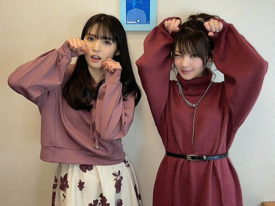 道重さゆみさんのインスタグラム写真 - (道重さゆみInstagram)「昨日はれいなと私服が色味同じで系統違い？のお揃い？みたいでペア感あったので記念に写真撮りました💙💗」2月26日 15時55分 - sayumimichishige0713