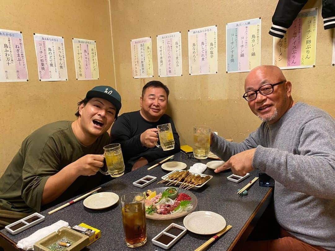 瀬下豊さんのインスタグラム写真 - (瀬下豊Instagram)「やっと逢いに行けた！！ 鶏元のおやっさんとおかあちゃん！！  相変わらず最高の味でした！！  ご馳走様せした〜！！！ #鶏元 #ゴルフの師匠方と」2月26日 15時57分 - tjkseshita