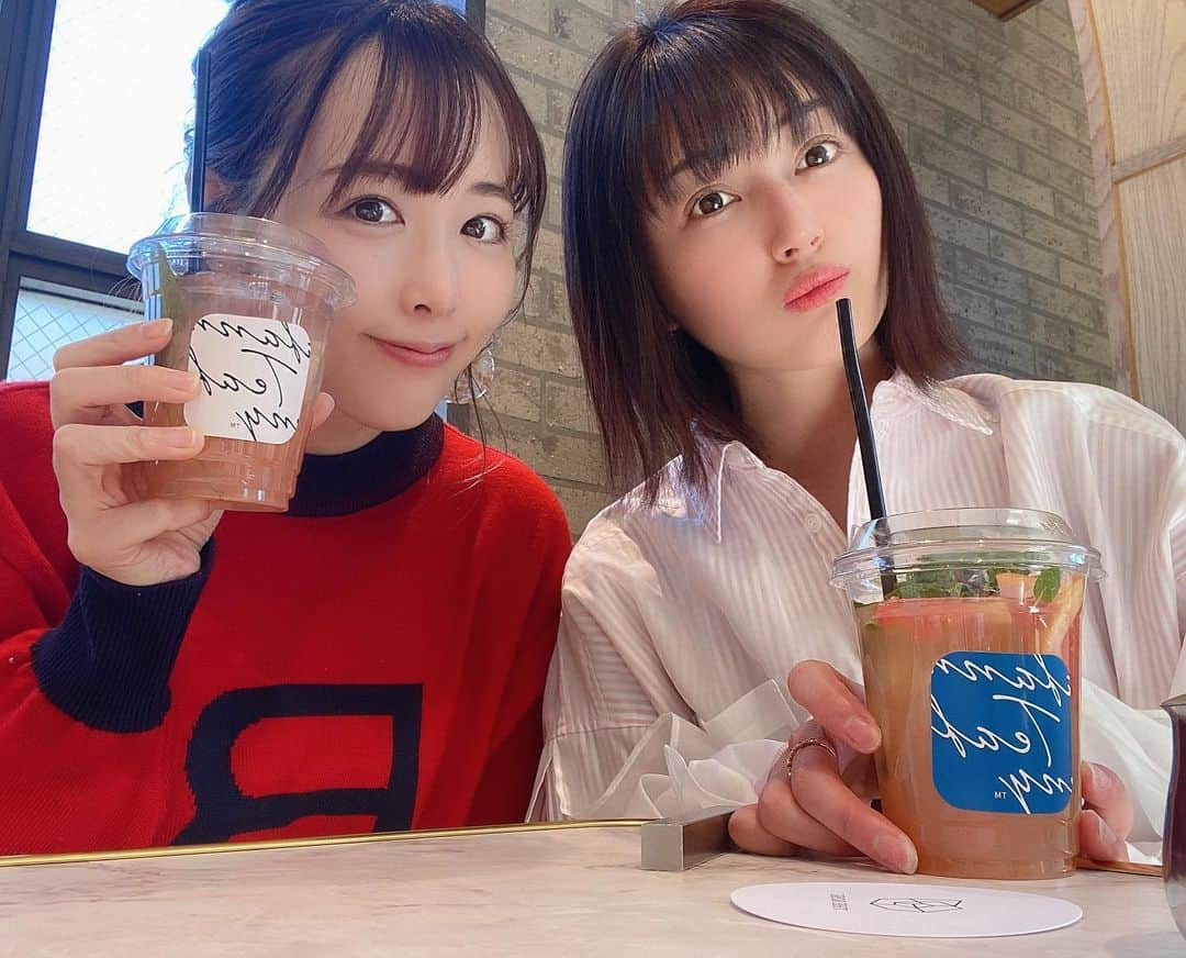 新藤まなみさんのインスタグラム写真 - (新藤まなみInstagram)「﻿ ﻿ 𝑻𝑯𝑬 𝑹𝑶𝑺𝑬..🌹﻿ ﻿ のなちゃん　@konona.official  と、お久しぶりのランチデート💓﻿ 韓国風インスタ映えカフェで以前から気になっていた﻿ THE ROSE @therose__official さんへ🏃‍♂️✨﻿ 入り口からもう可愛くて、ぱしゃぱしゃ﻿ たくさん撮ってました😭💓📸✌️笑笑﻿ ﻿ おすすめはやっぱりラザニア🍝と﻿ スープとパンとサラダと、、、笑﻿ 野菜にこだわっていてスープは味付け塩のみ🧂﻿ パンにつけるバターにはトリュフもはいってて🍞🤤﻿ ﻿ とにかく！味も見た目もランチのクオリティじゃないので﻿ スワイプしてみてね？🙈﻿ ﻿ のなちゃん久々すぎてマシンガンした！！🗣﻿ ありがとう〜😻💙﻿ ﻿ 屋上可愛かったから次に載せるます💖笑﻿ ﻿ ﻿ #代官山カフェ﻿ #代官山ランチ﻿ #代官山ディナー﻿ #代官山グルメ﻿ #渋谷カフェ﻿ #渋谷ランチ﻿ #渋谷ディナー﻿ #渋谷グルメ﻿ #記念日ランチ﻿ #記念日ディナー﻿ #アニバーサリー」2月26日 16時11分 - manami_official_