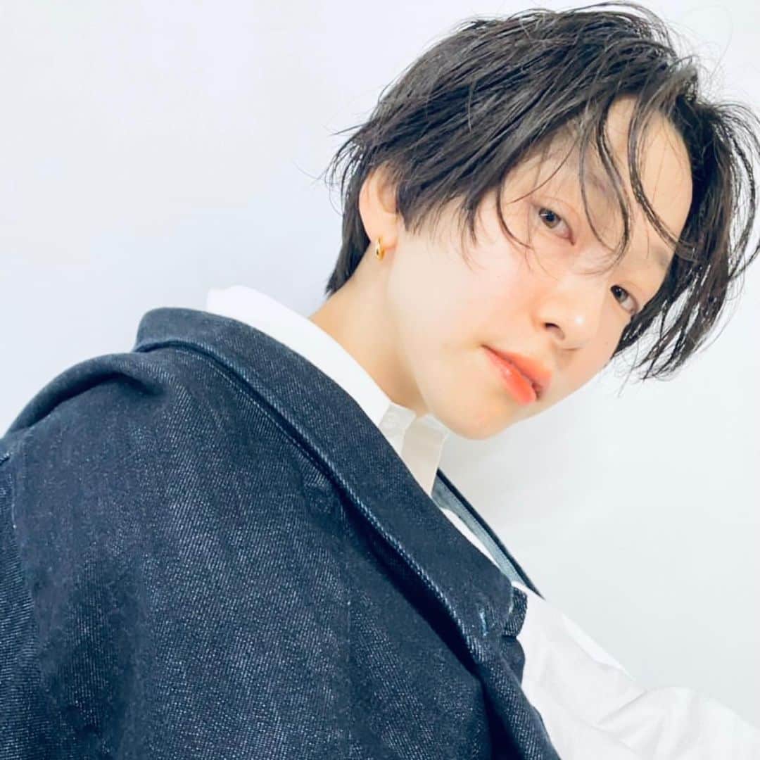 YUKKOのインスタグラム：「ショートにしました✨お気に入り🥰 #ハンサムショート #ショートヘアー #ショート #hairstyle#パーマ」