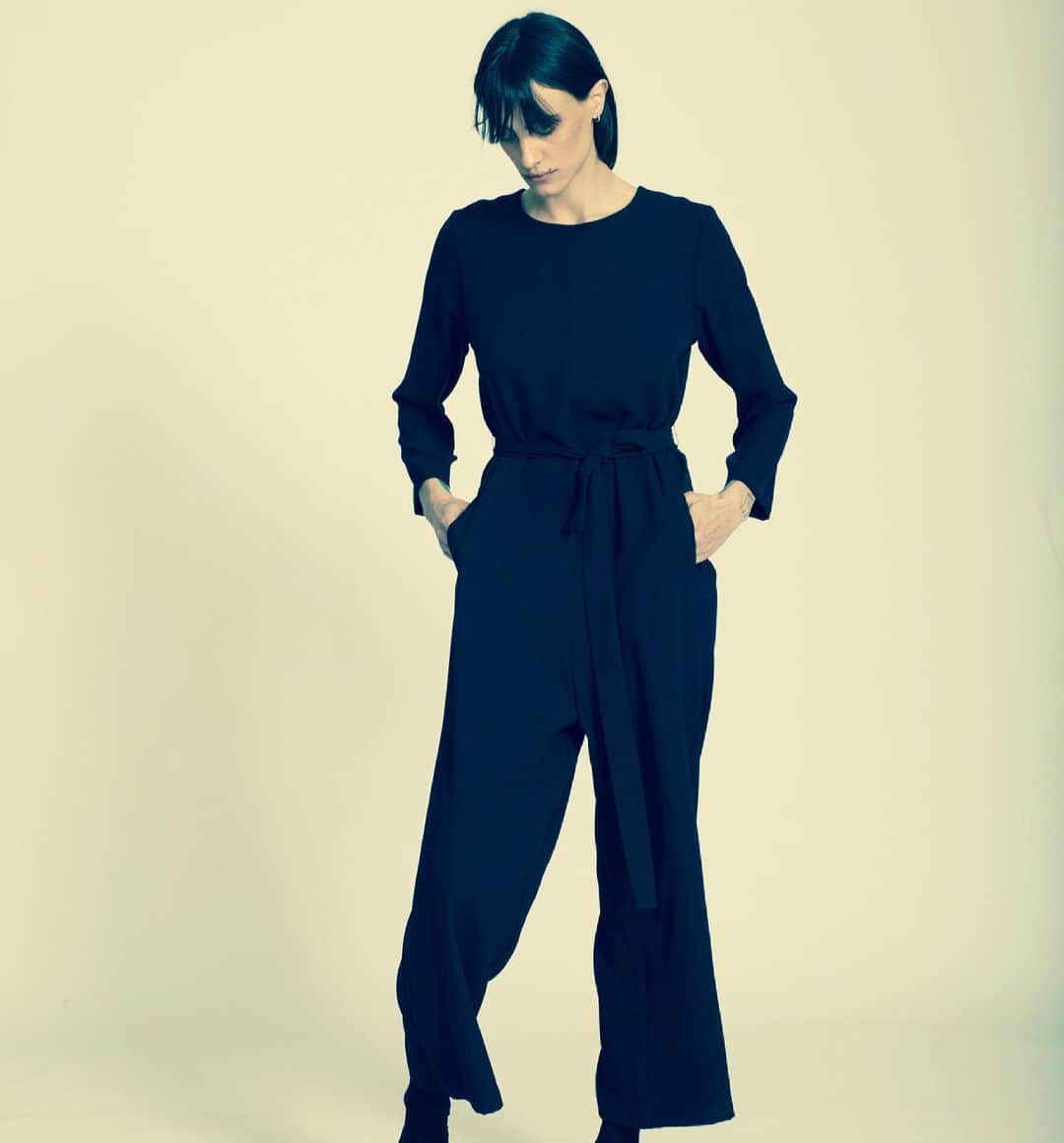 コレクションプリヴェのインスタグラム：「collection PRIVĒE? FW 21/22  Black jumpsuit  • • • • • • • #newcollection #collectionpriveeofficial #fw2122 #jumpsuit #blackjumpsuit #new #womenswear #iconic #fashionista #rtw #madeinitaly #womenstyle #totallook #mfw #contemporary」