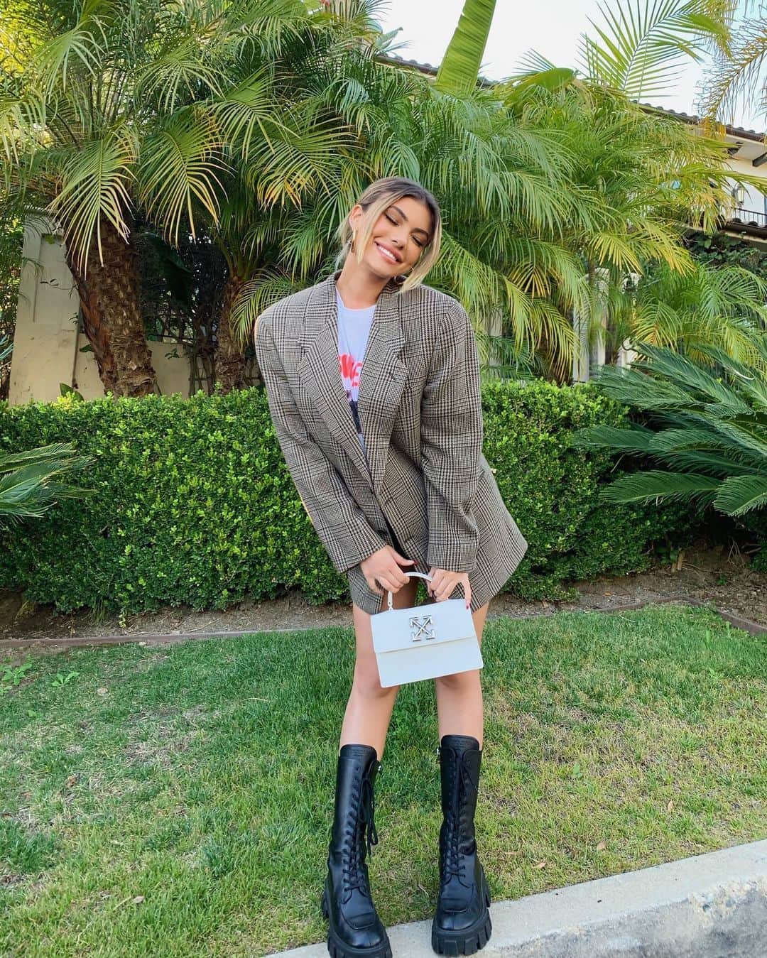ケルシーのインスタグラム：「i swear i’m a size 8」