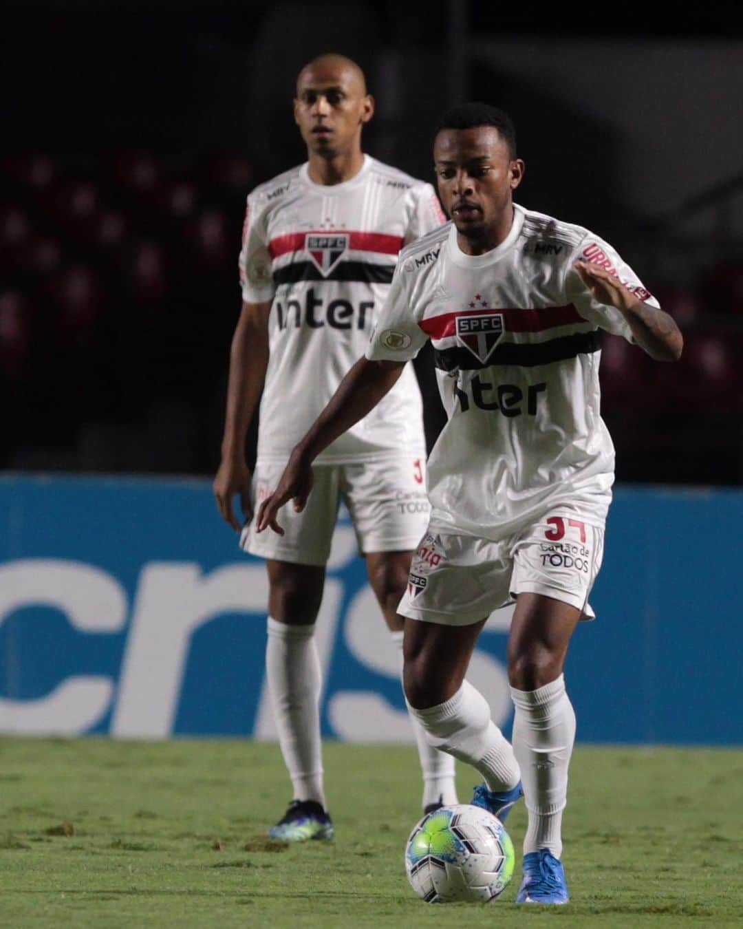 São Paulo FCさんのインスタグラム写真 - (São Paulo FCInstagram)「@_01welington chegou ao Tricolor com 14 anos, conquistou a Copa São Paulo de Futebol Júnior em 2019, foi campeão com a Seleção Brasileira de base e na última quinta-feira estreou no @Brasileirao aos 20 anos. ⠀⠀⠀⠀⠀⠀⠀⠀⠀ #MadeInCotia #VamosSãoPaulo 🇾🇪 ⠀⠀⠀⠀⠀⠀⠀⠀⠀ 📸 Rubens Chiri / saopaulofc」2月27日 3時20分 - saopaulofc