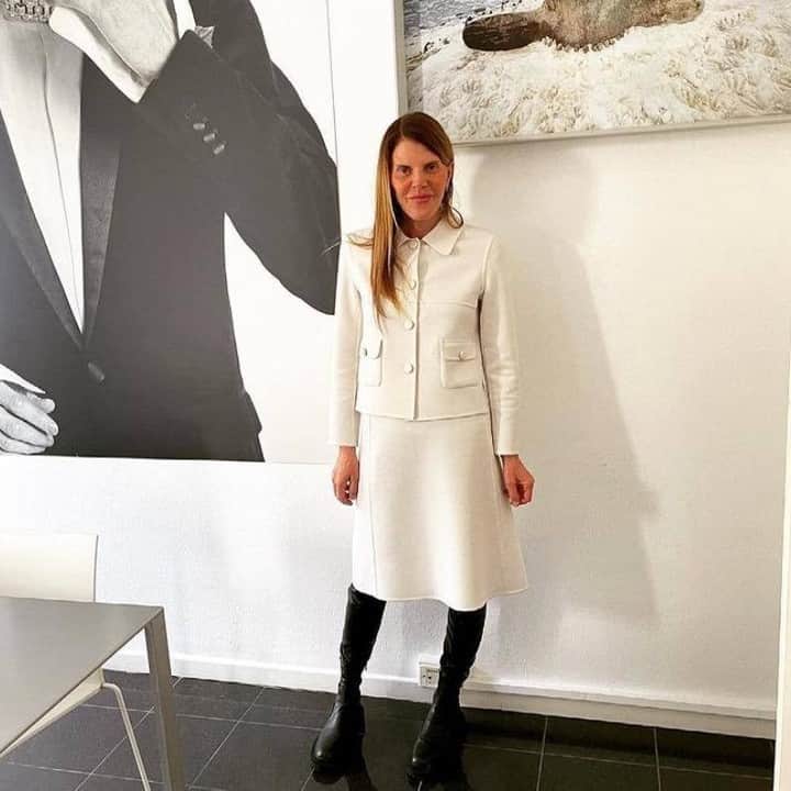 ミラショーンのインスタグラム：「Mila Mobile: special guests during the FW2122 Collection private presentation ⠀ ⠀ ⠀ #milamobile #fw2122 #milanofashionweek #milaschon #mfw」