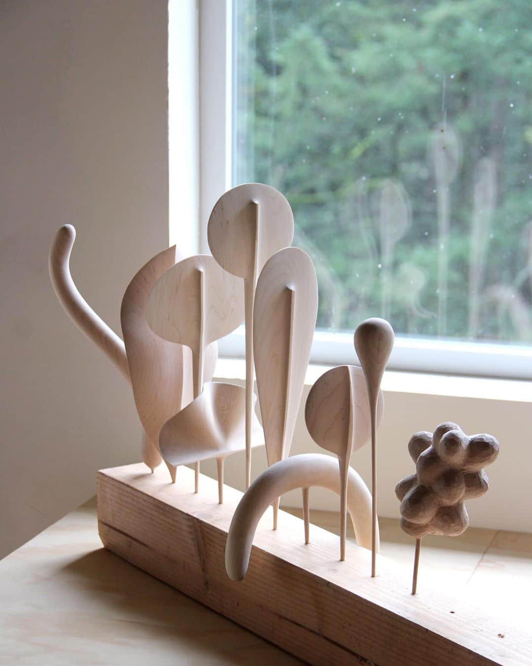 Ariele Alaskoのインスタグラム：「parts lined up for finishing」